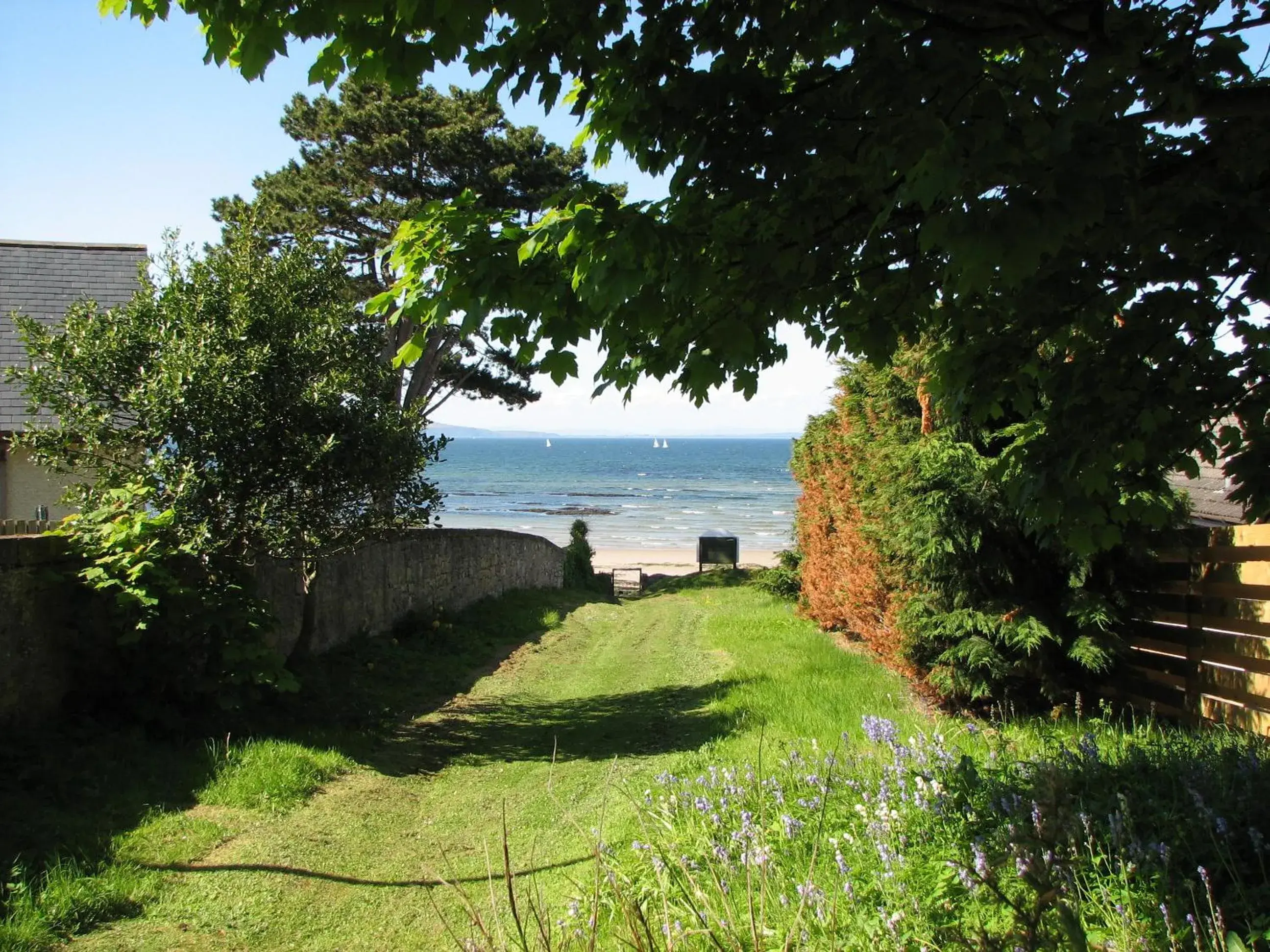 Day, Garden in Invernairne Guest House