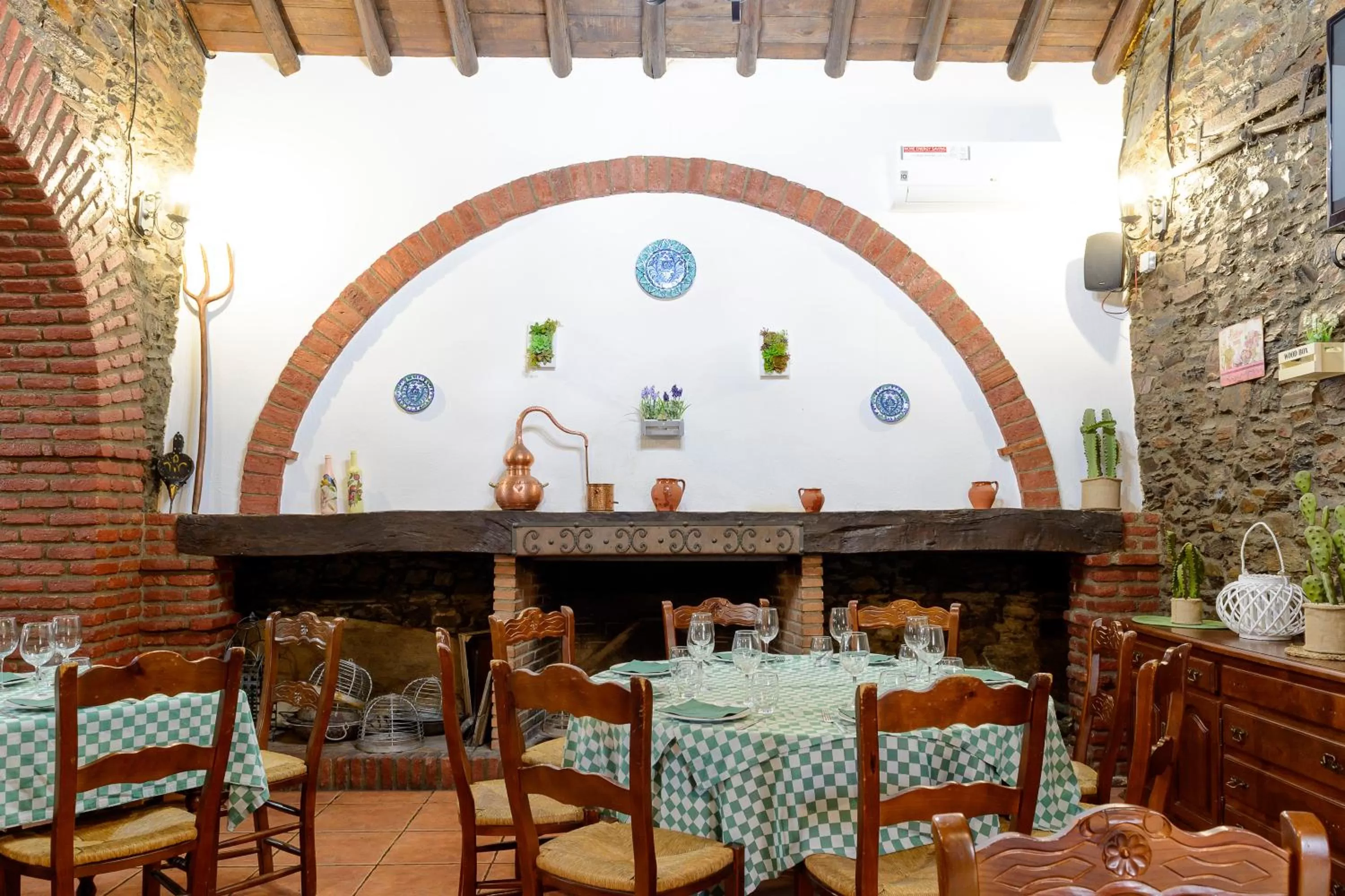 Restaurant/places to eat in Hospedium Hotel Rural Soterraña