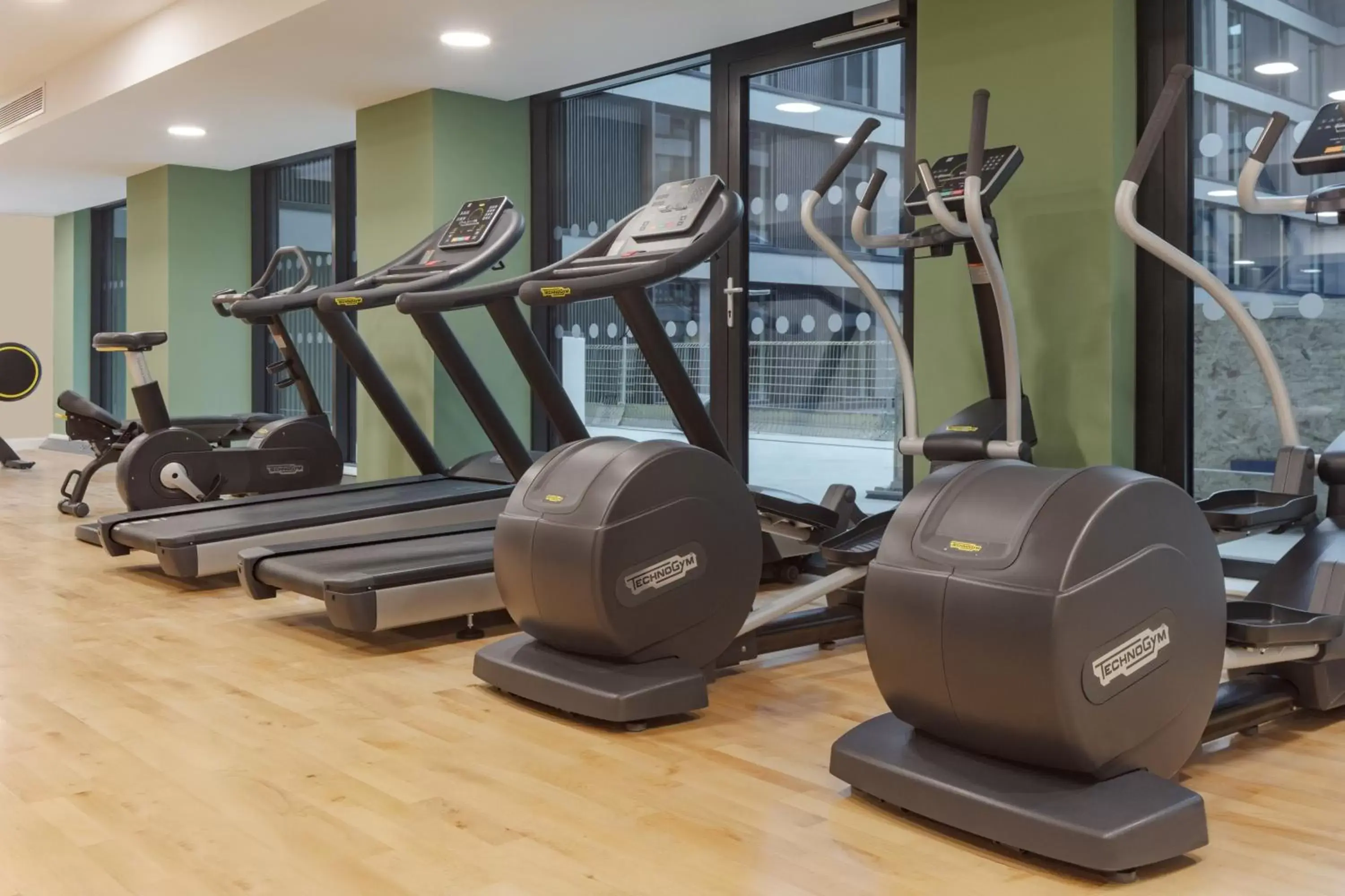 Fitness centre/facilities, Fitness Center/Facilities in Holiday Inn London Heathrow - Bath Road, an IHG Hotel