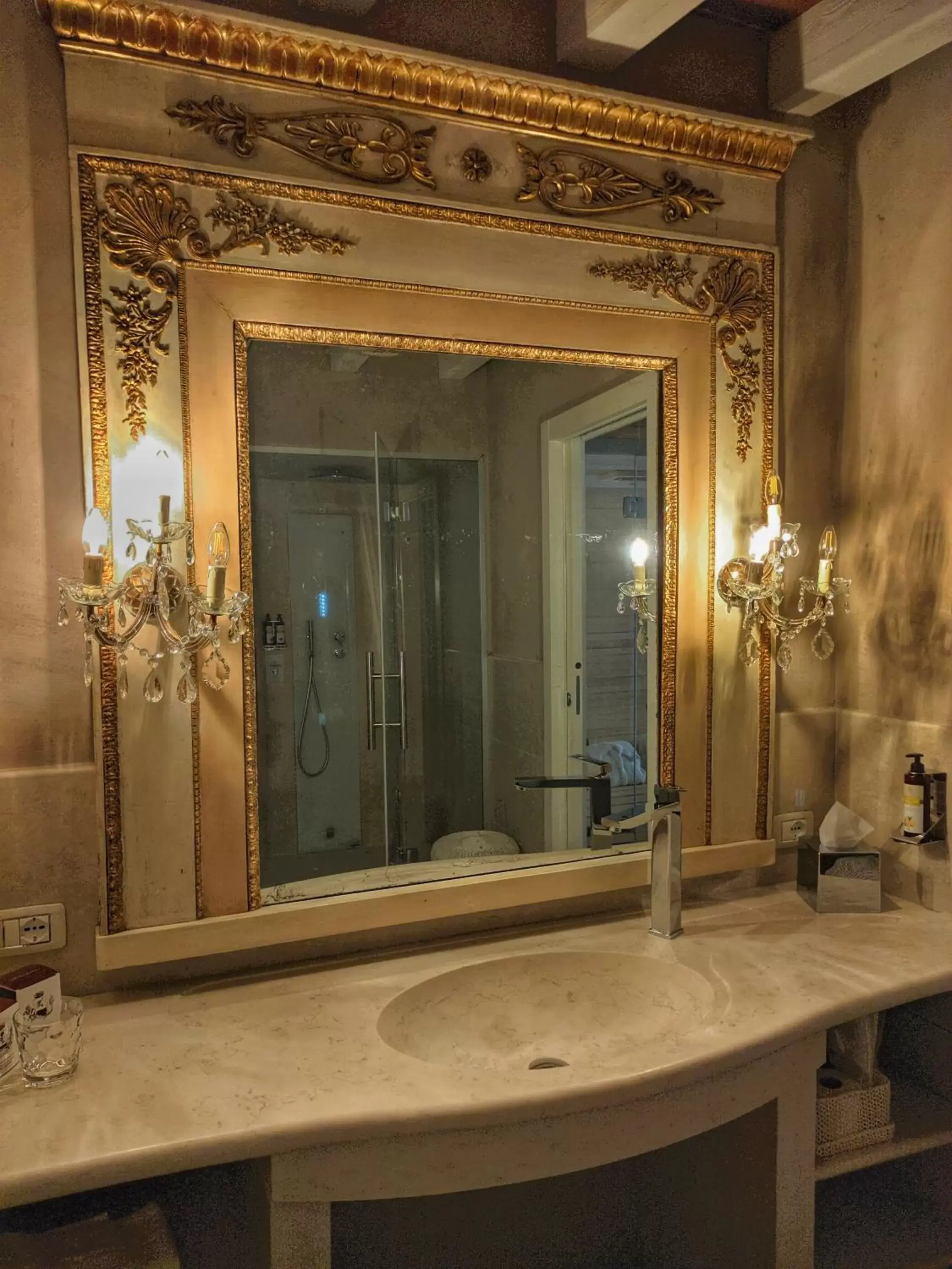 Bathroom in Regia Rosetta - Royal Rooms Borghetto