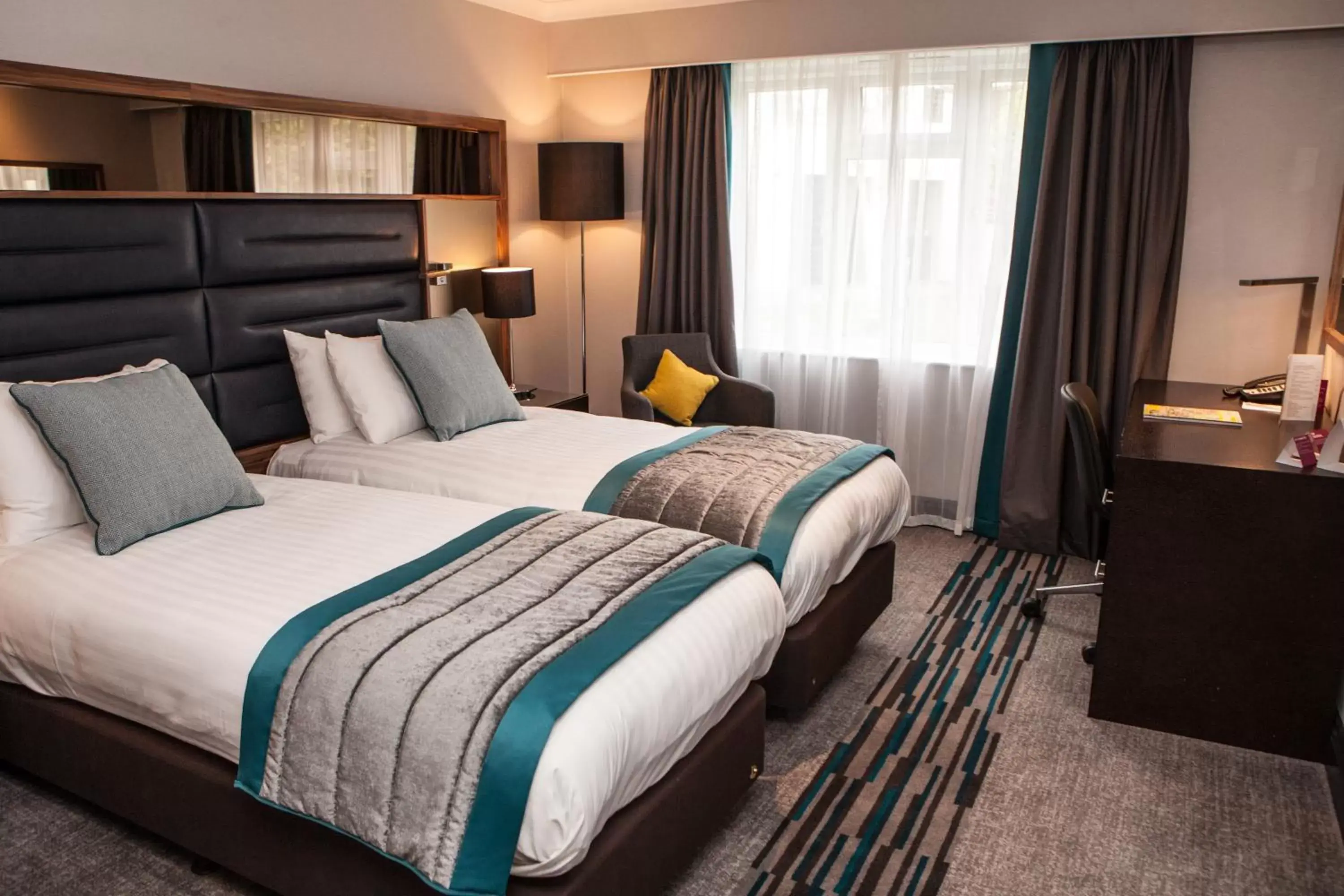 Photo of the whole room, Bed in Crowne Plaza Felbridge - Gatwick, an IHG Hotel