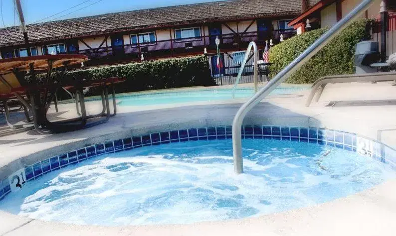 Swimming Pool in Solvang Inn & Cottages