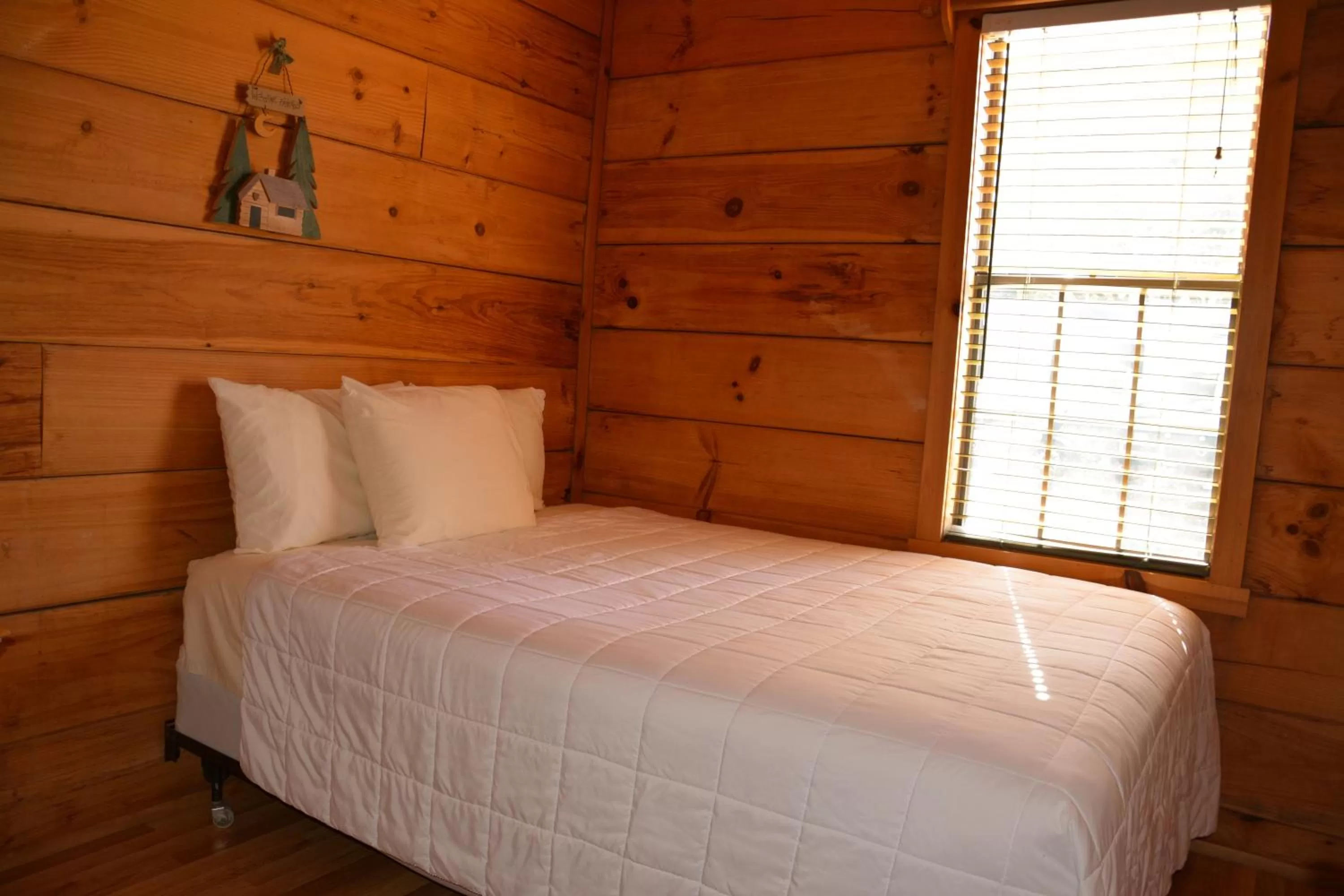 Bed in Camp Mack Lodge, Marina & RV Resort