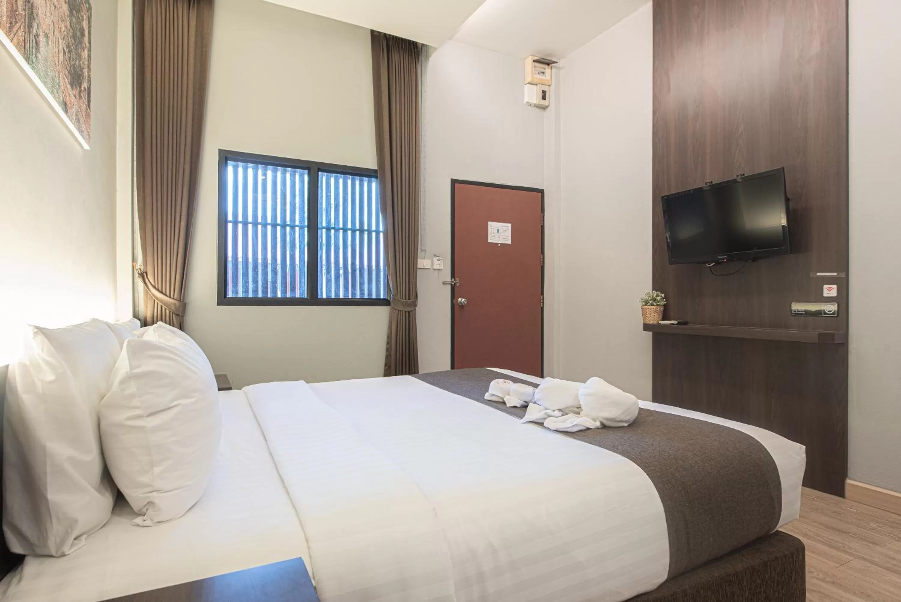 Bed in Tarnsiri Boutique Resort