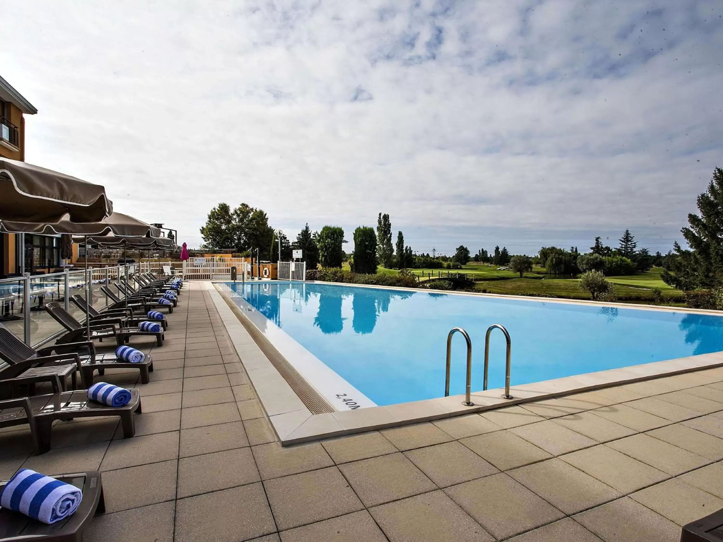 Other, Swimming Pool in Mercure Toulouse Aéroport Golf de Seilh