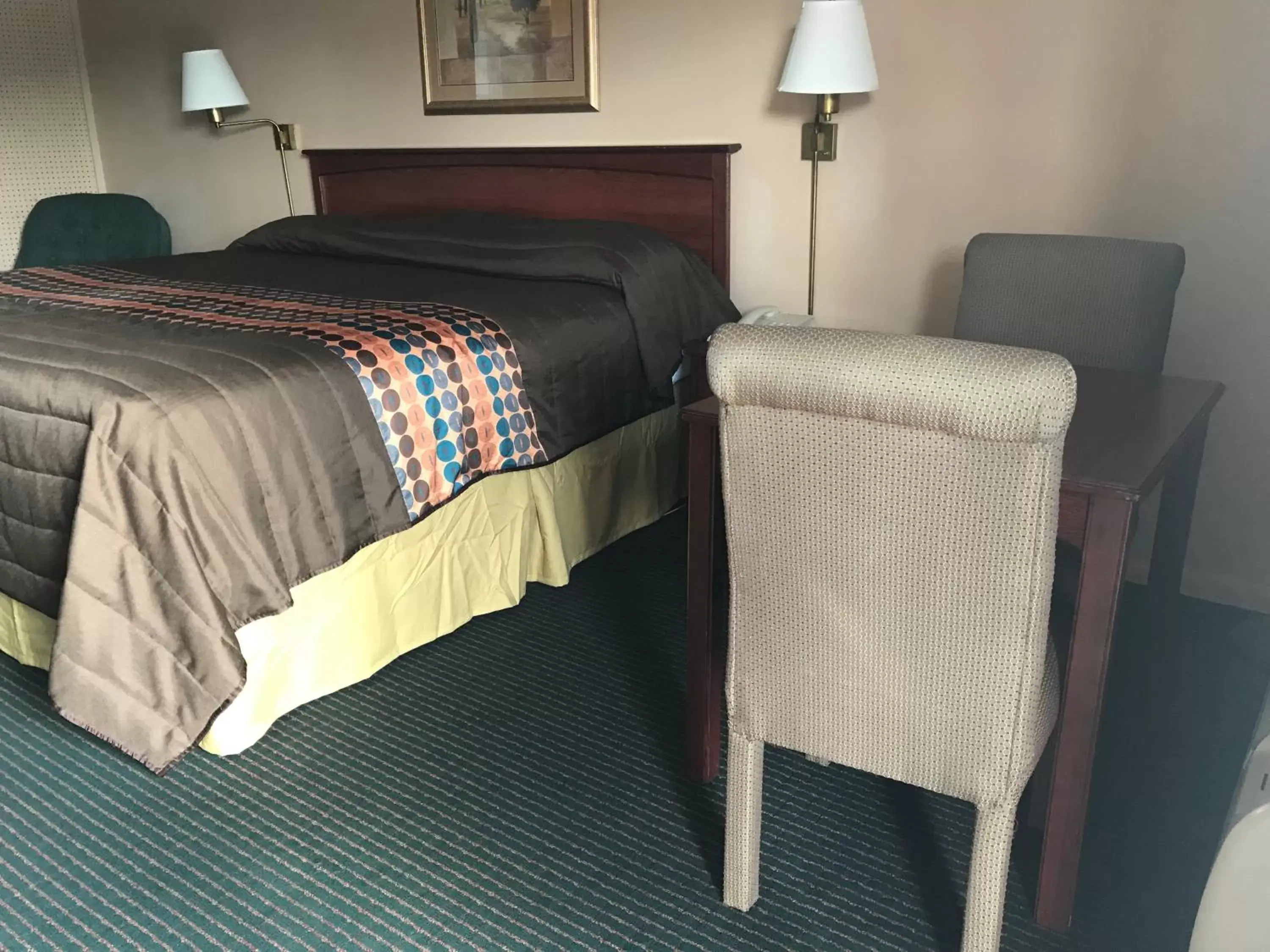 Bed in Redwood Inn