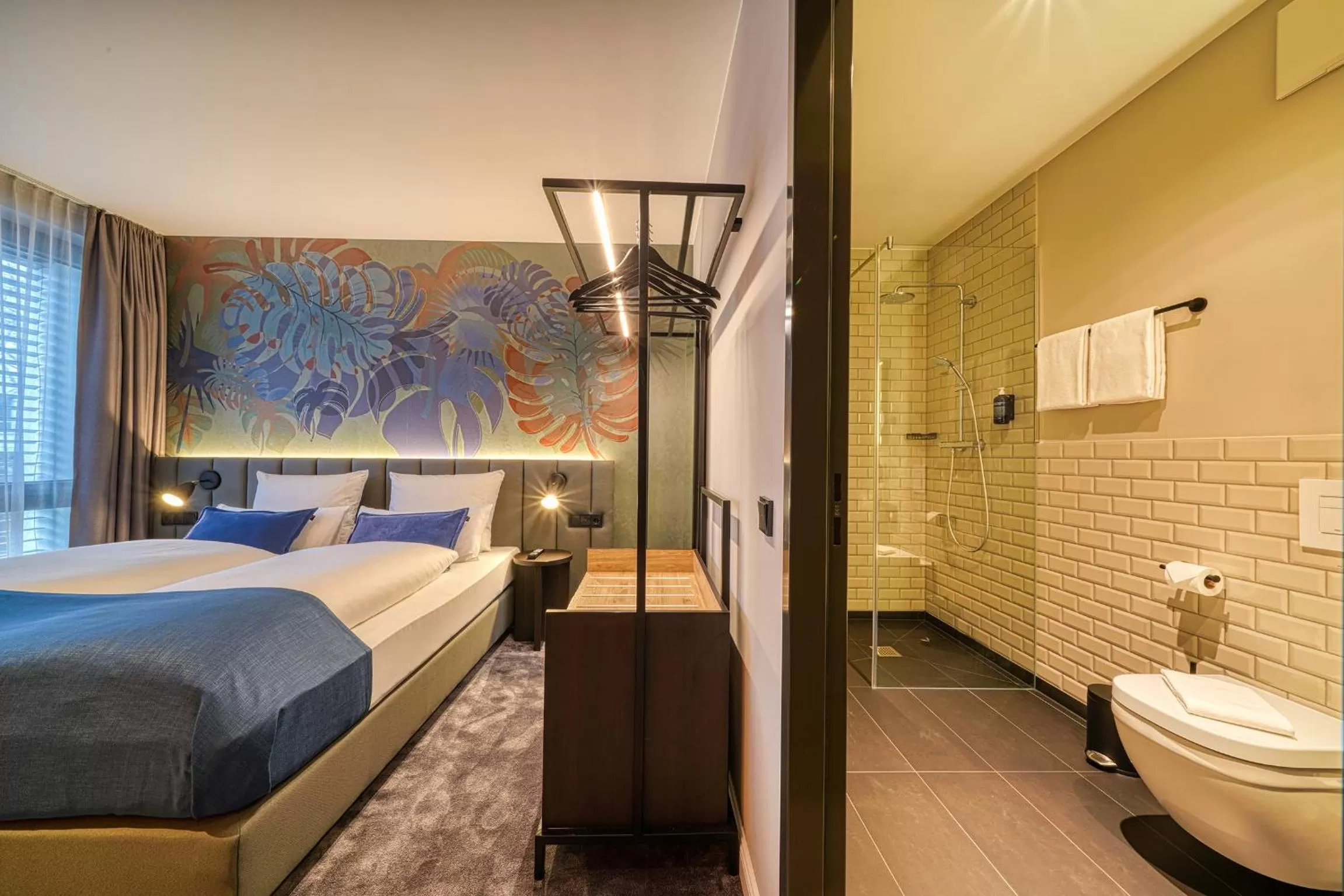 Photo of the whole room, Bed in NYCE Hotel Bonn