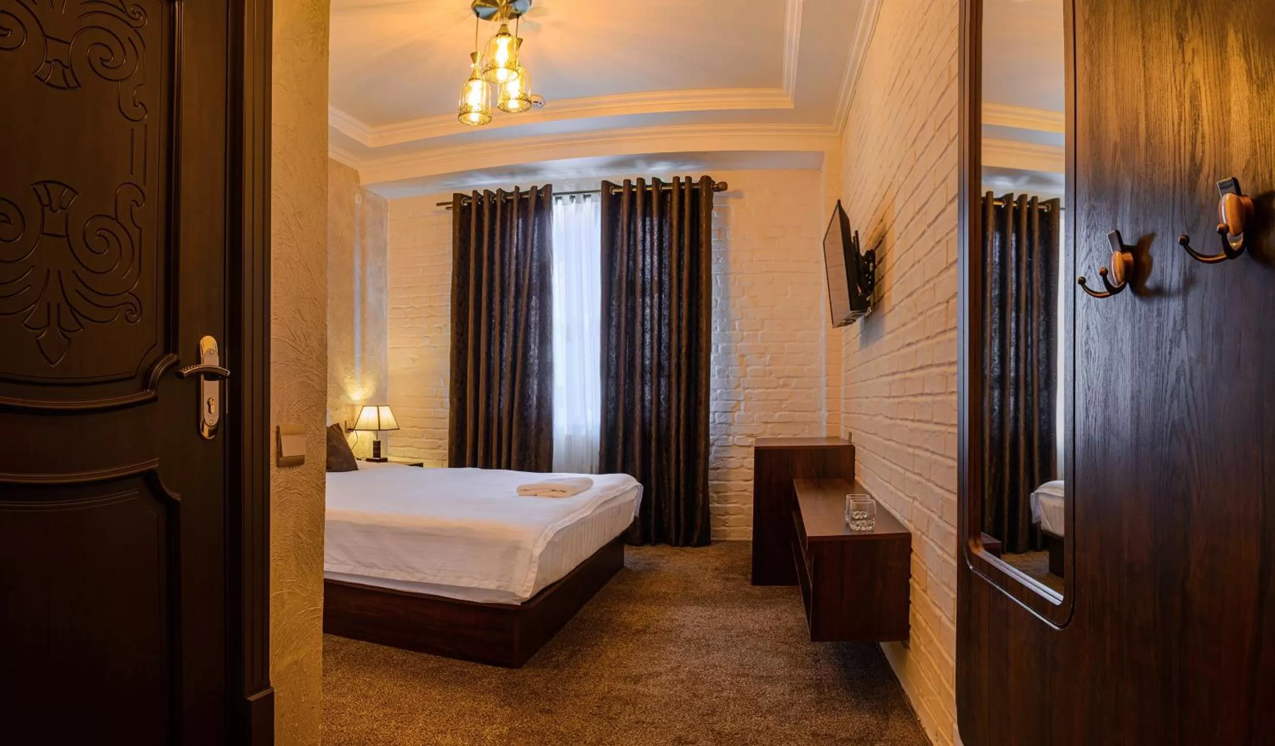 Bedroom, Bed in Usman