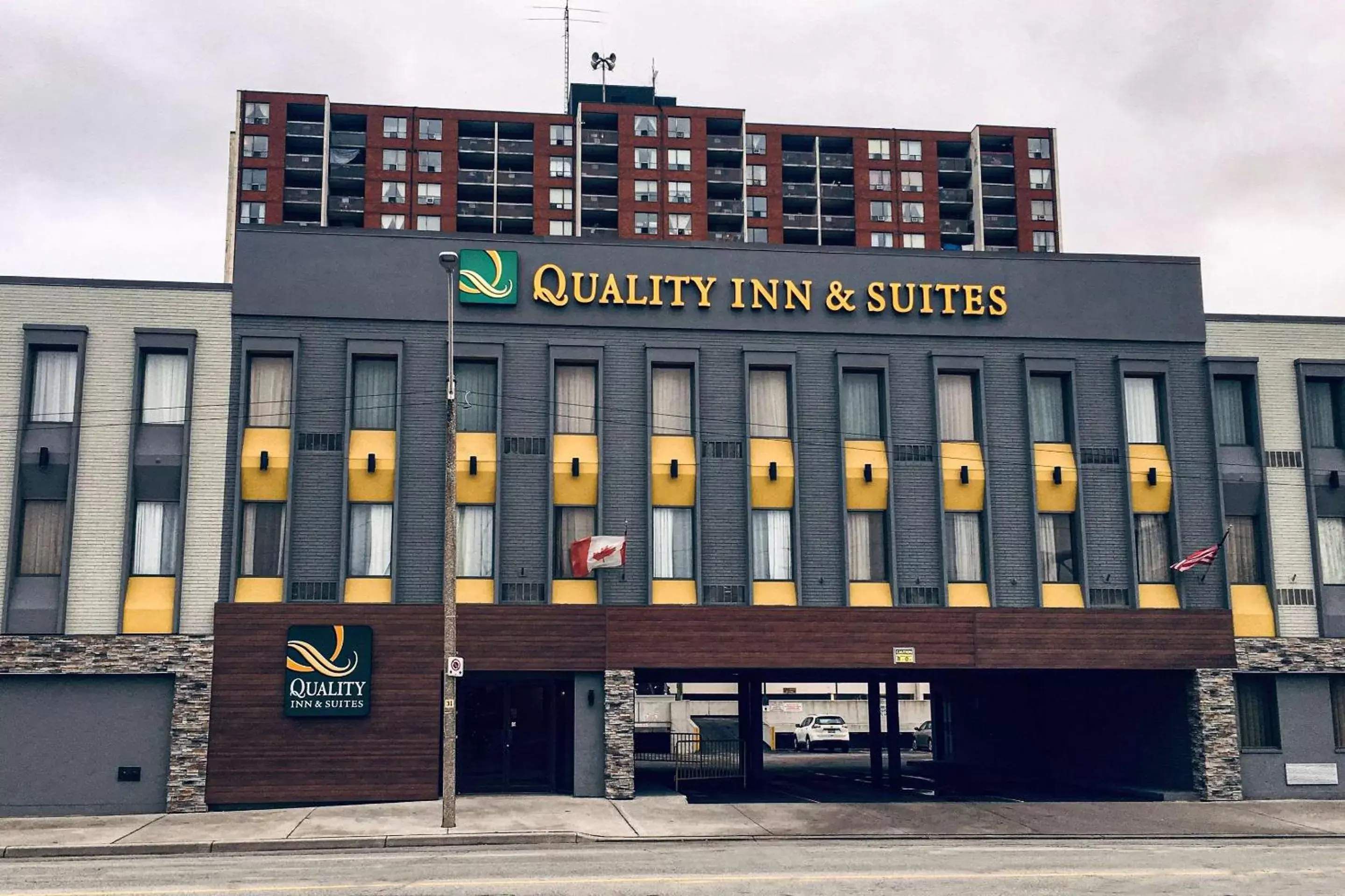 Property building in Quality Inn & Suites Downtown Windsor, ON, Canada