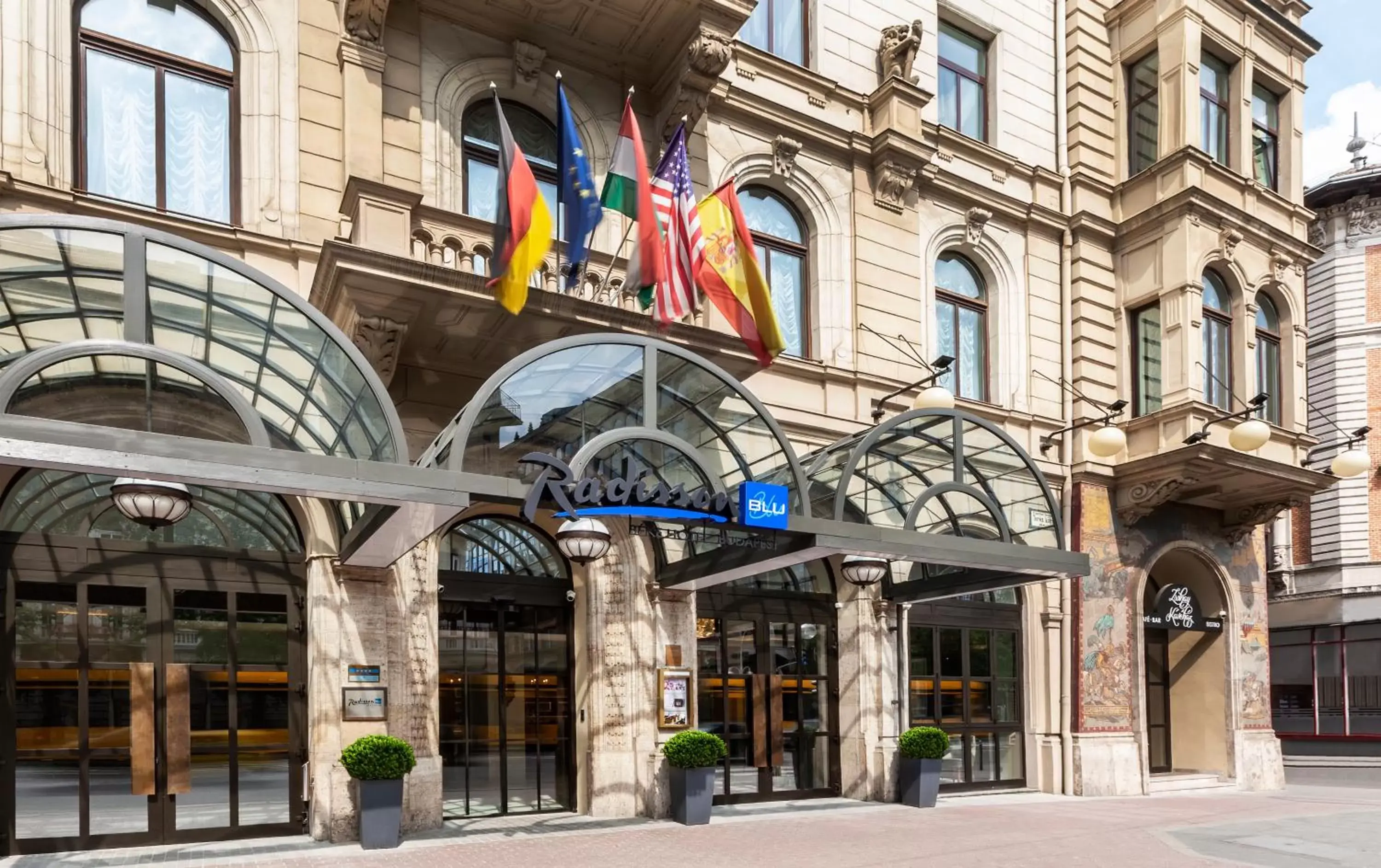 Facade/entrance in Radisson Blu Béke Hotel, Budapest