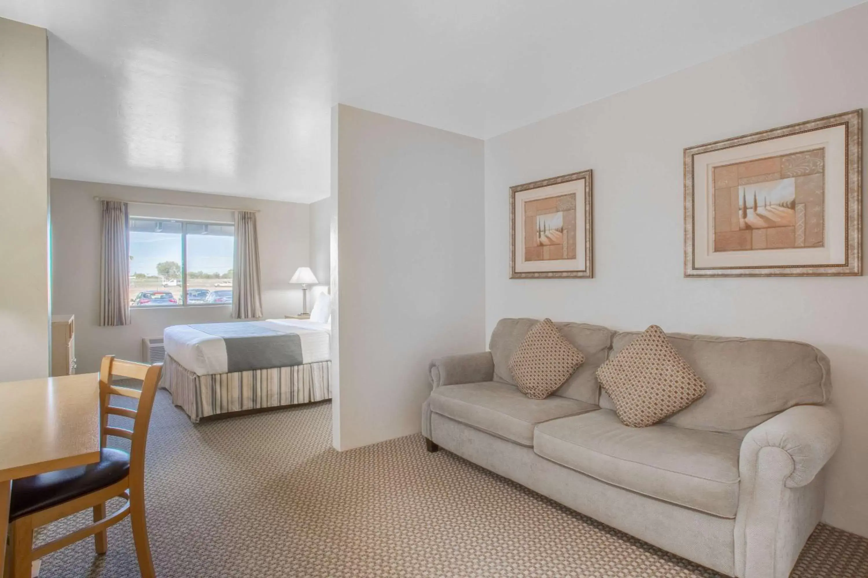 Photo of the whole room, Seating Area in Days Inn by Wyndham Chino Valley