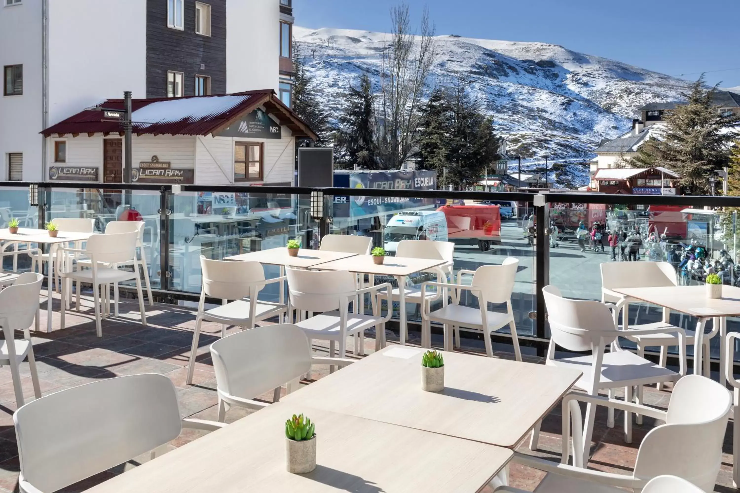 Restaurant/places to eat in Melia Sierra Nevada