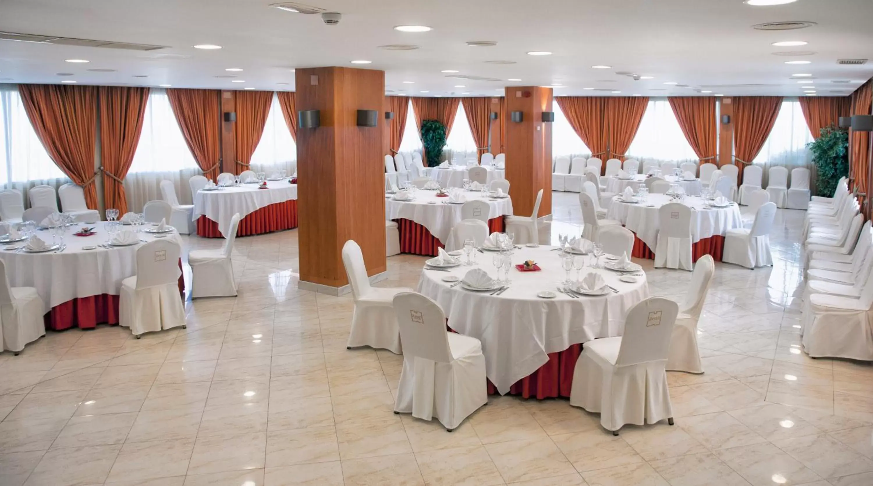 Restaurant/places to eat, Banquet Facilities in Zenit Logroño