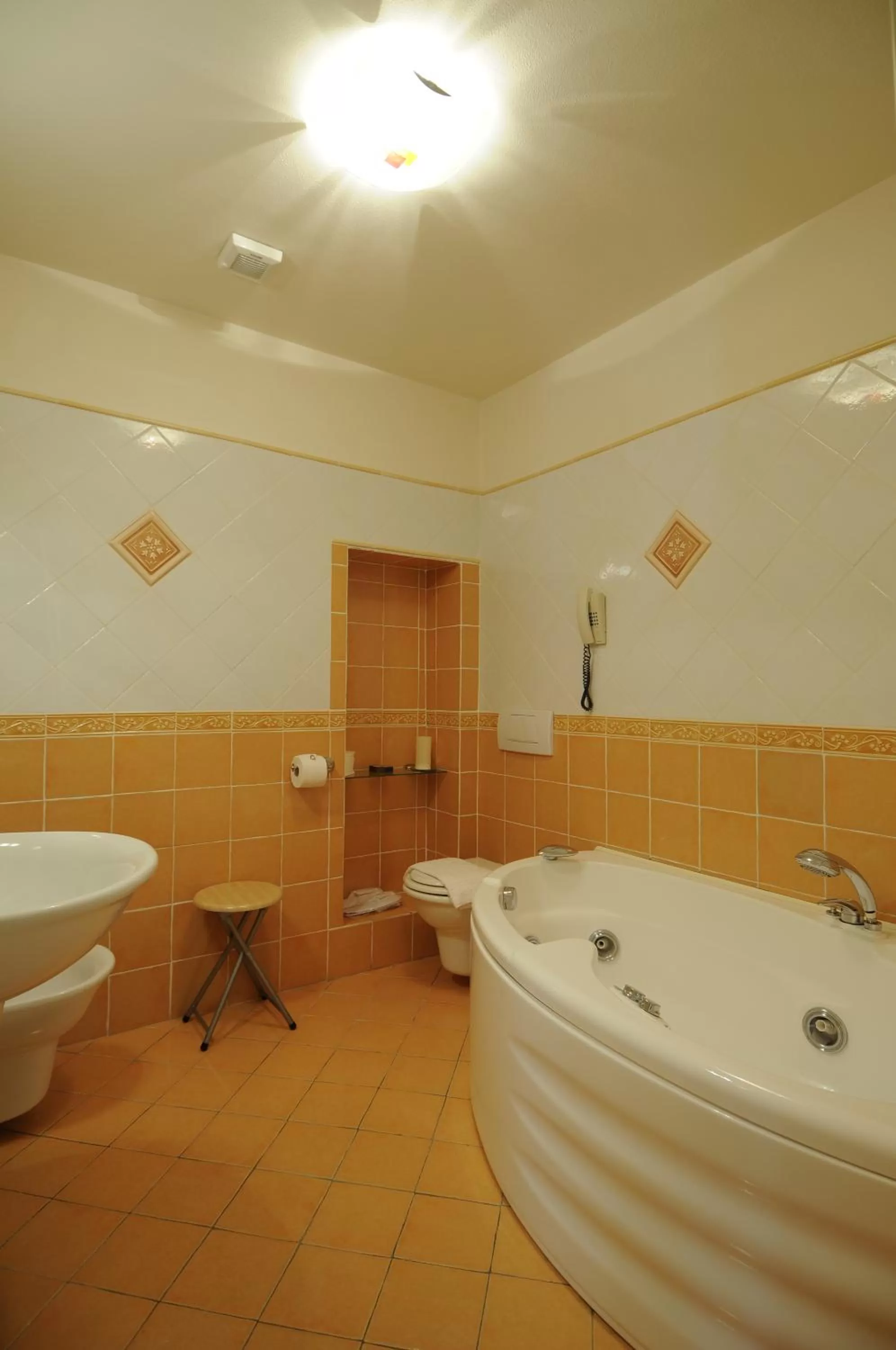 Hot Tub in A Palazzo Busdraghi Residenza D'Epoca