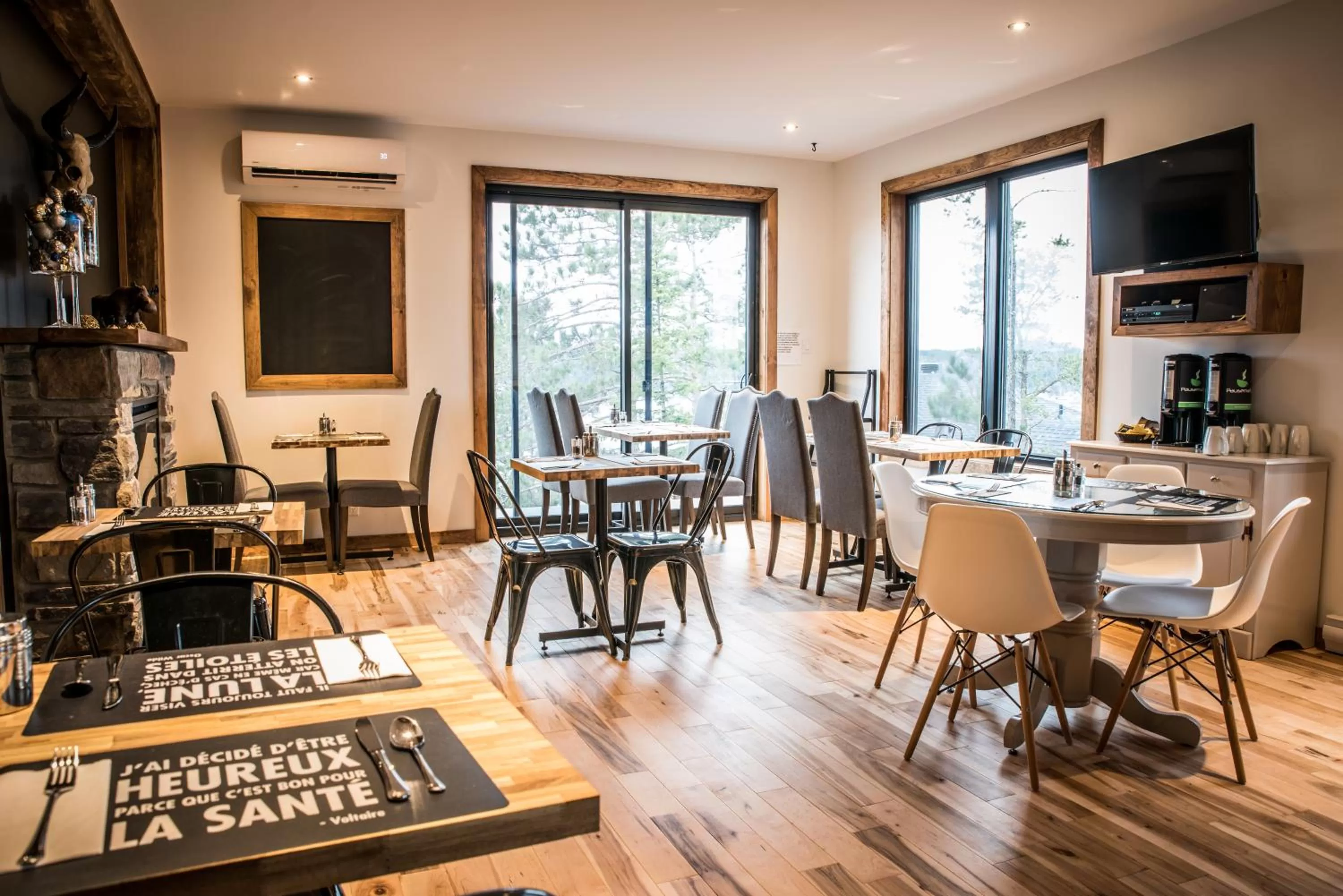 Dining area, Restaurant/Places to Eat in Gîte du Haut des Arbres