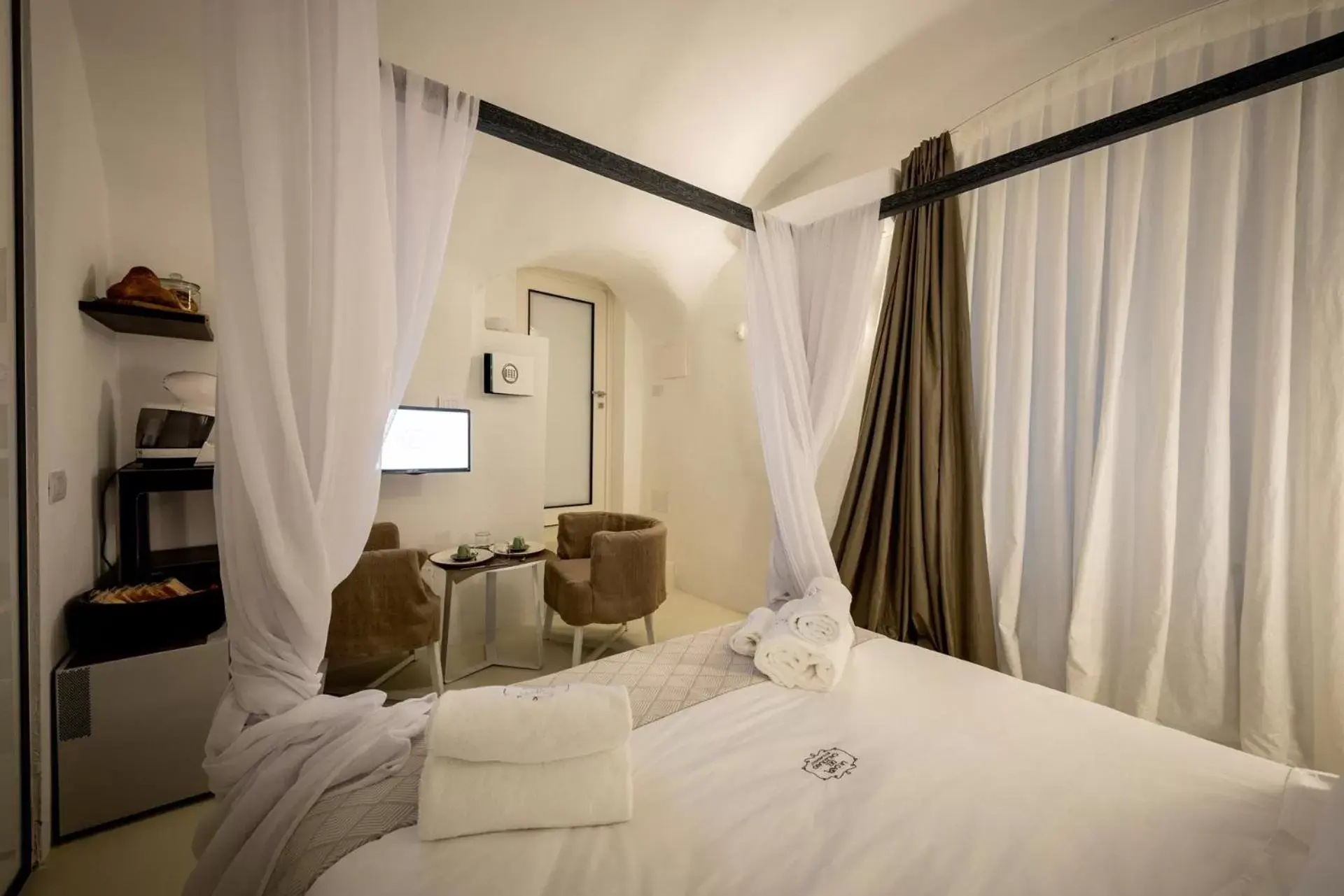 Photo of the whole room, Bed in La casa del calzolaio