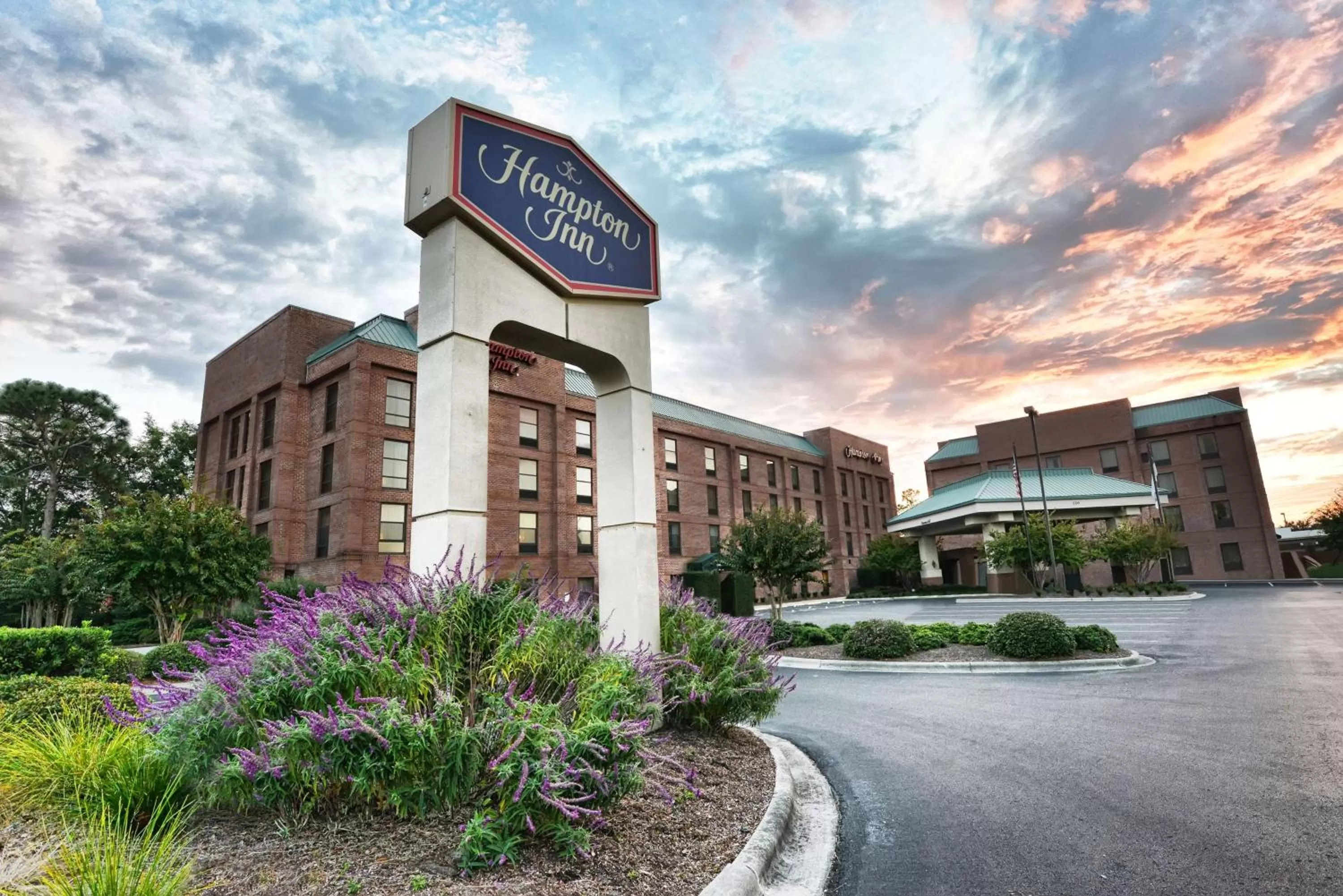 Property building in Hampton Inn Wilmington-Medical Park