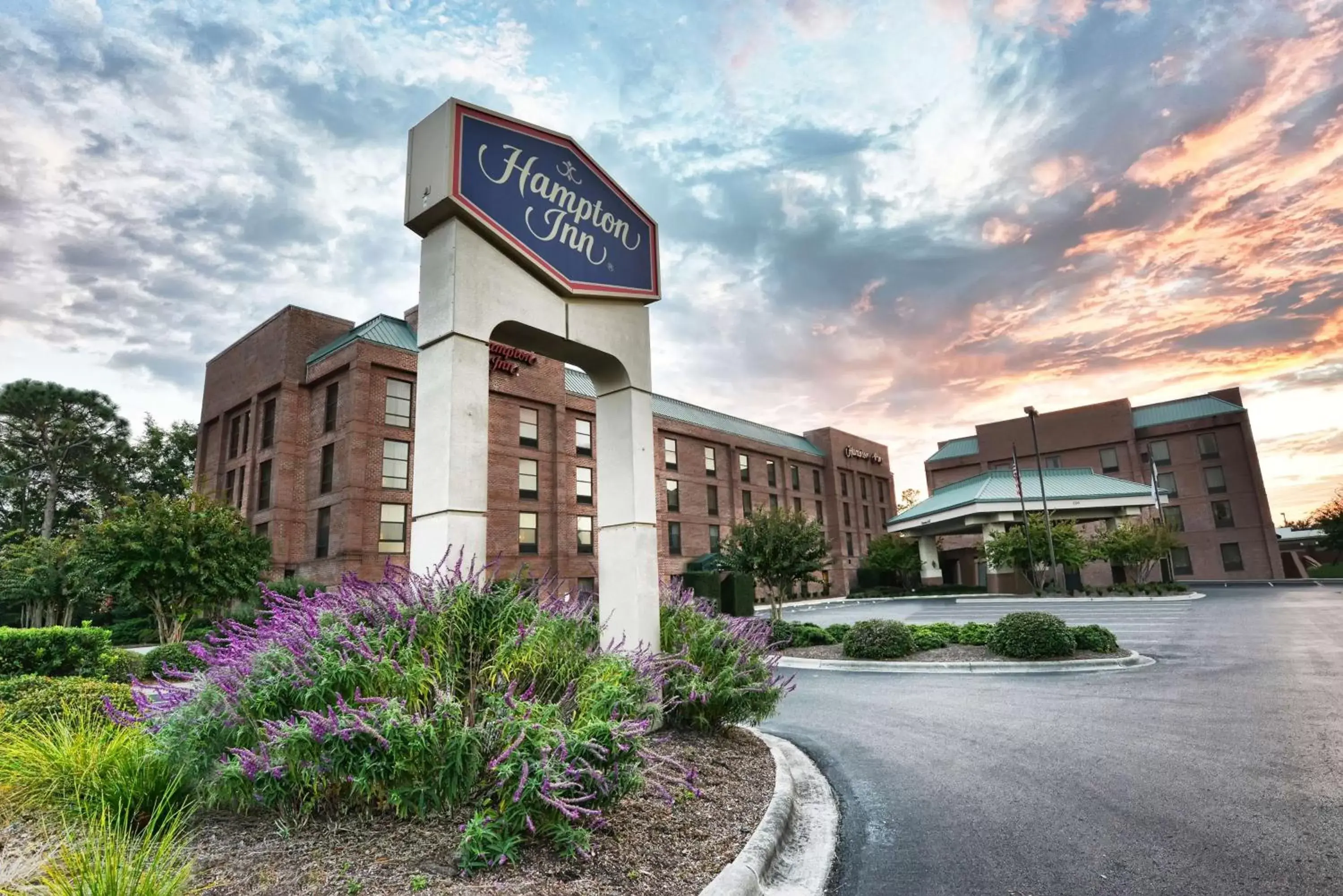 Property Building in Hampton Inn Wilmington-Medical Park