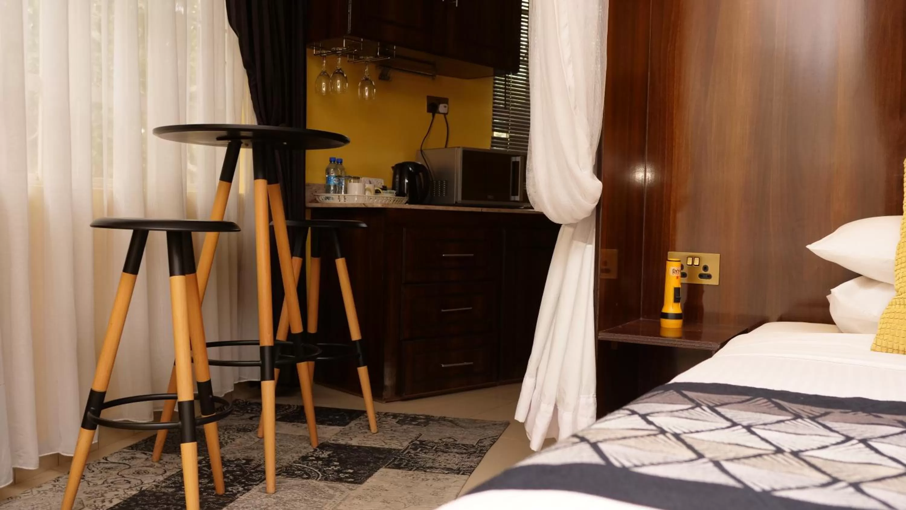 Kitchen or kitchenette, Bed in The Clarice House