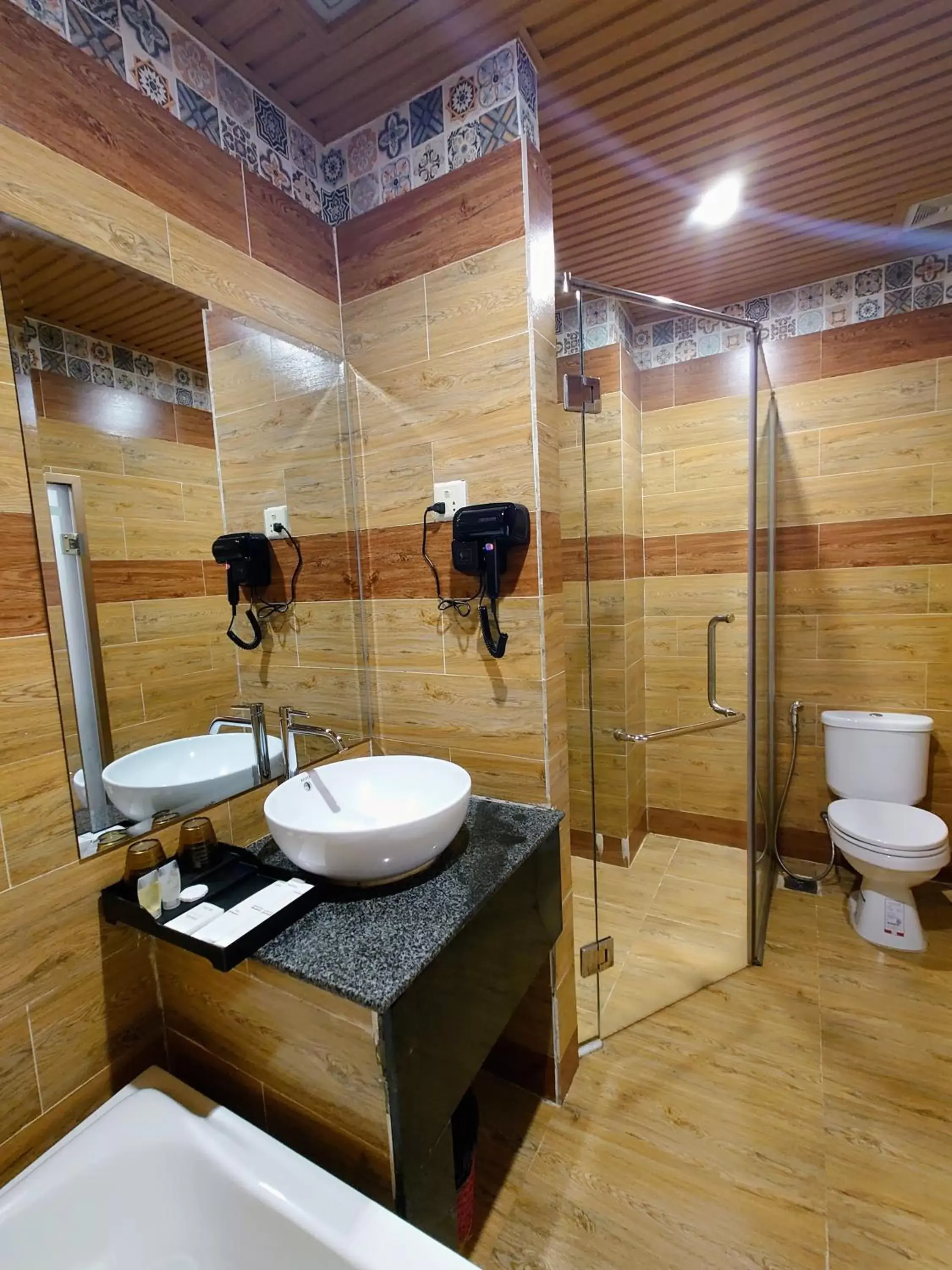 Shower, Bathroom in Phuminh Hotel Riverside