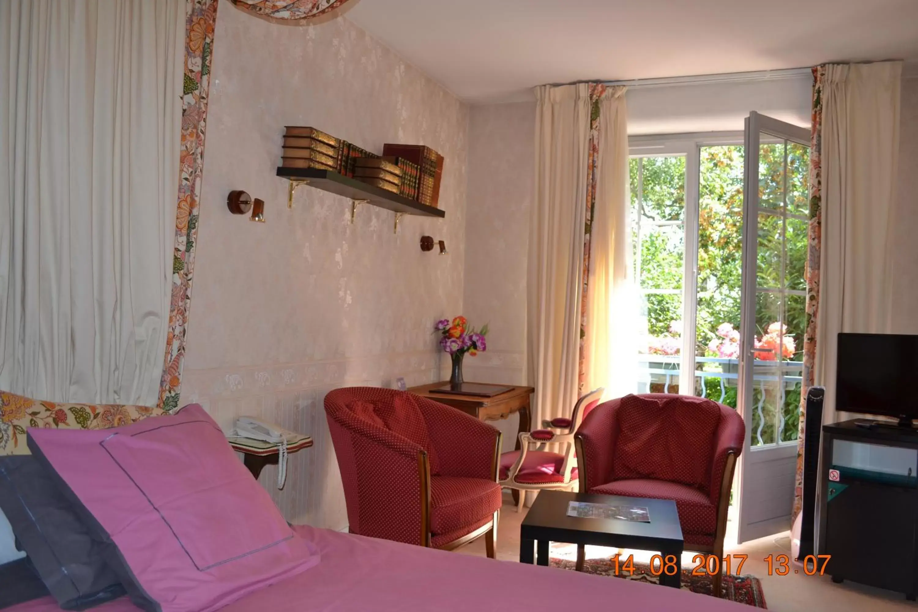 Library, Seating Area in Hôtel Le Castel