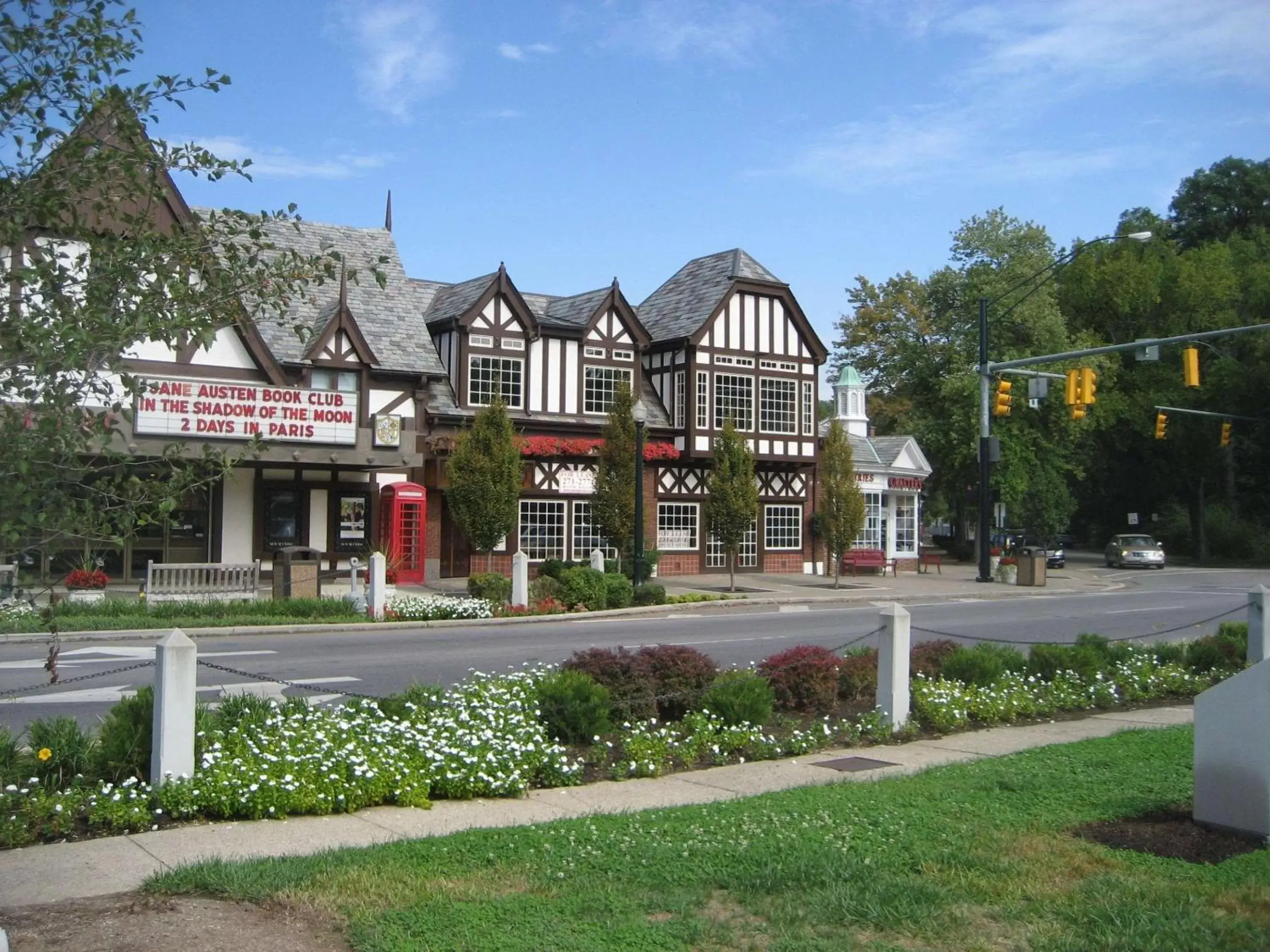 Off site, Property Building in Best Western Premier Mariemont Inn