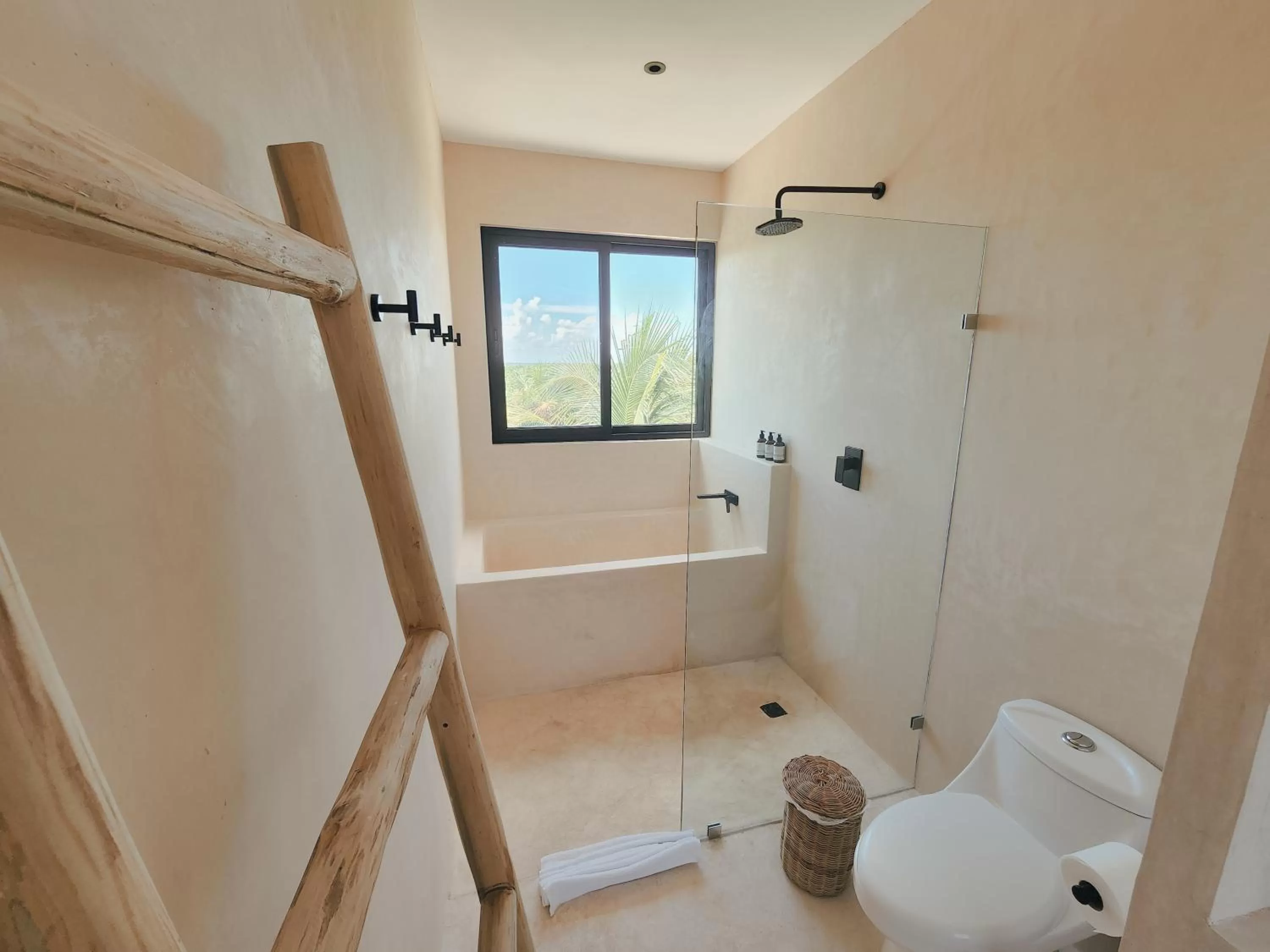 Shower in Cucu Hotel El Cuyo