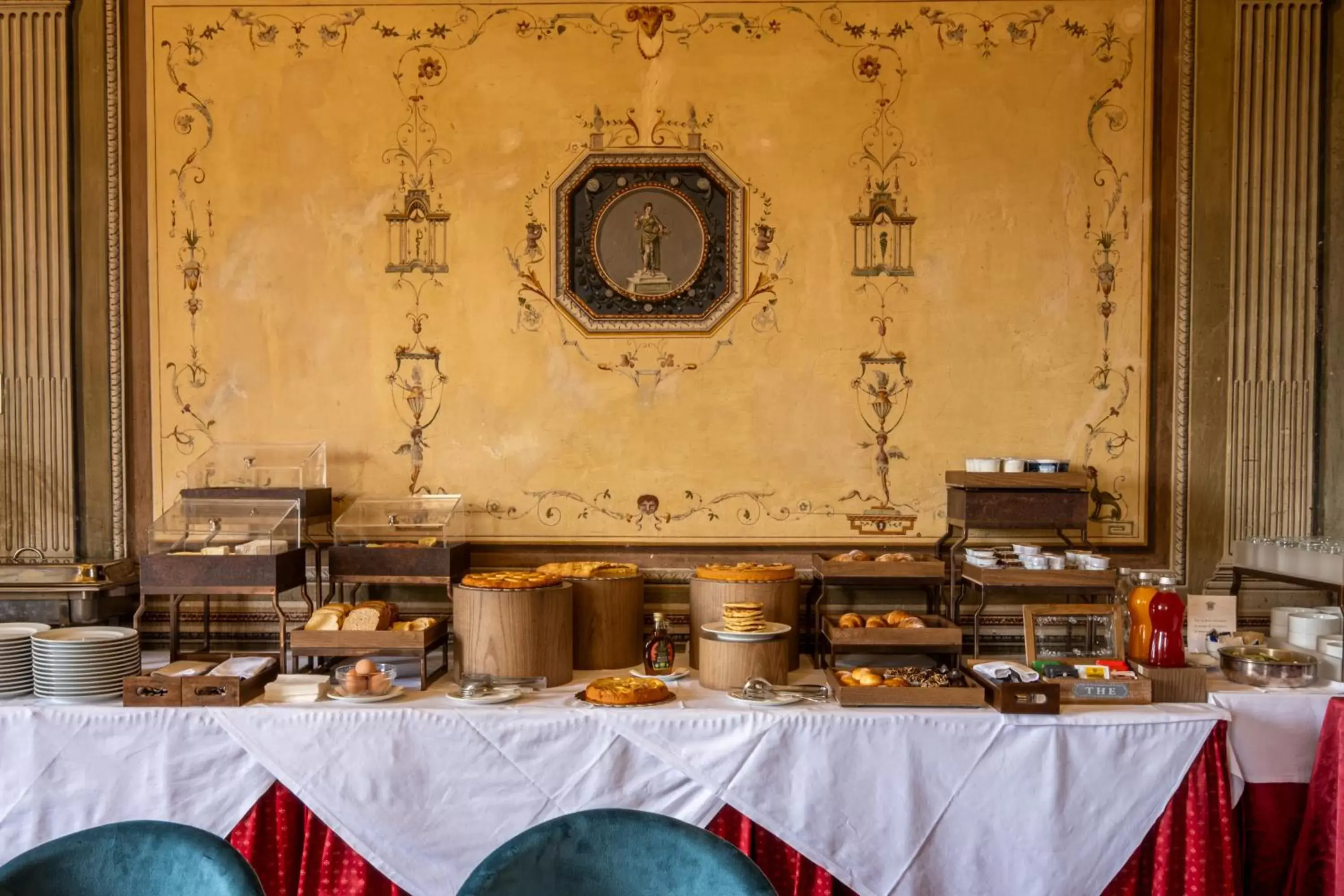 Restaurant/Places to Eat in Bosone Palace