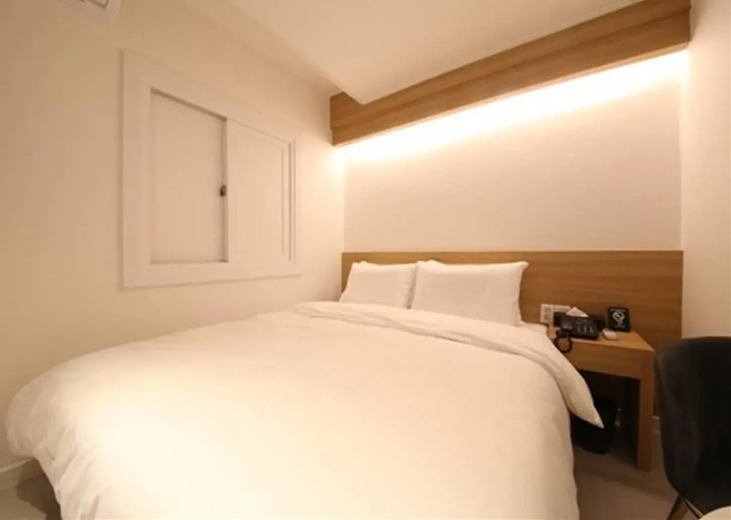 Photo of the whole room, Bed in Busan Seomyeon Business Hotel J7                                                                