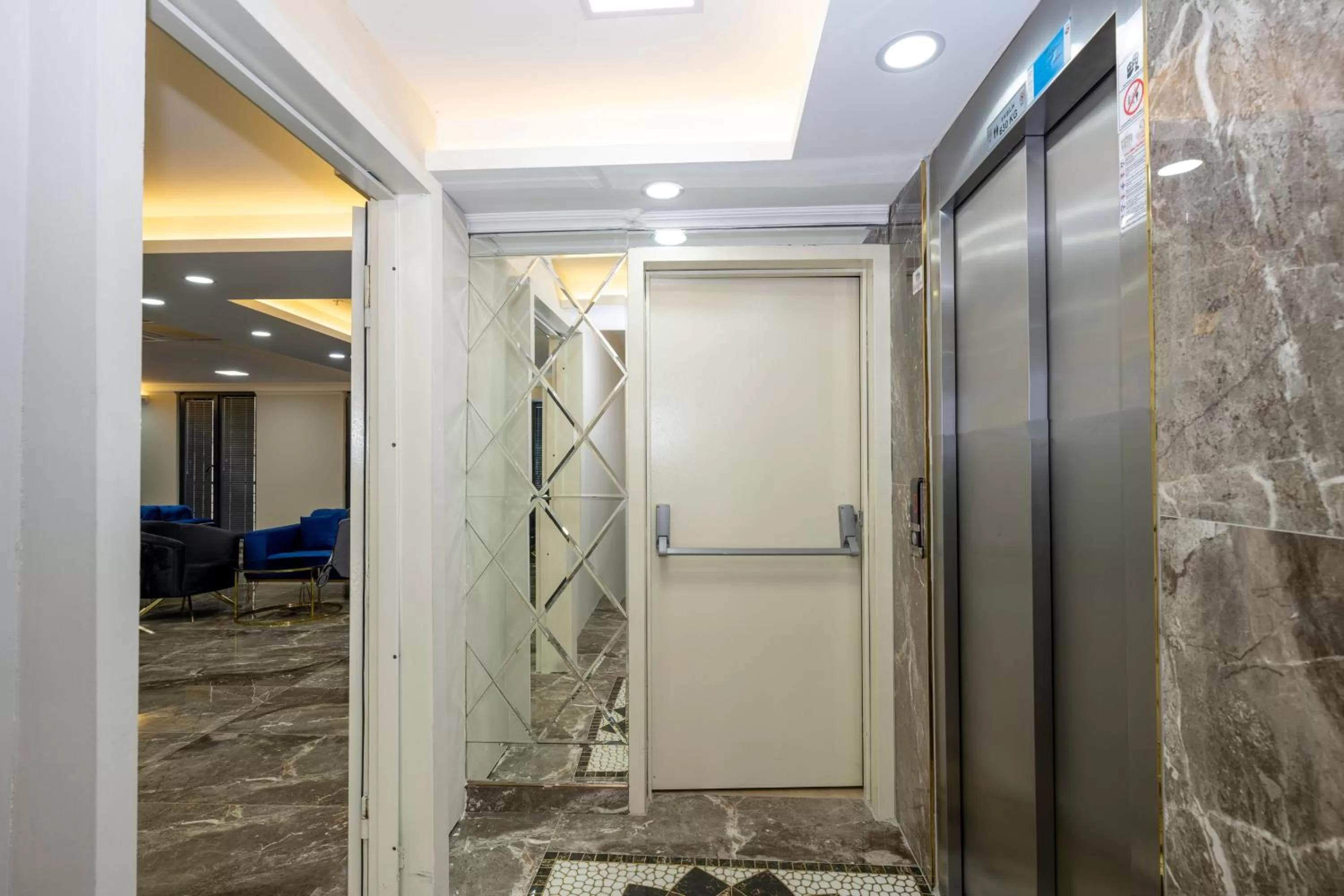 elevator in SKYSTAR DELUXE HOTEL