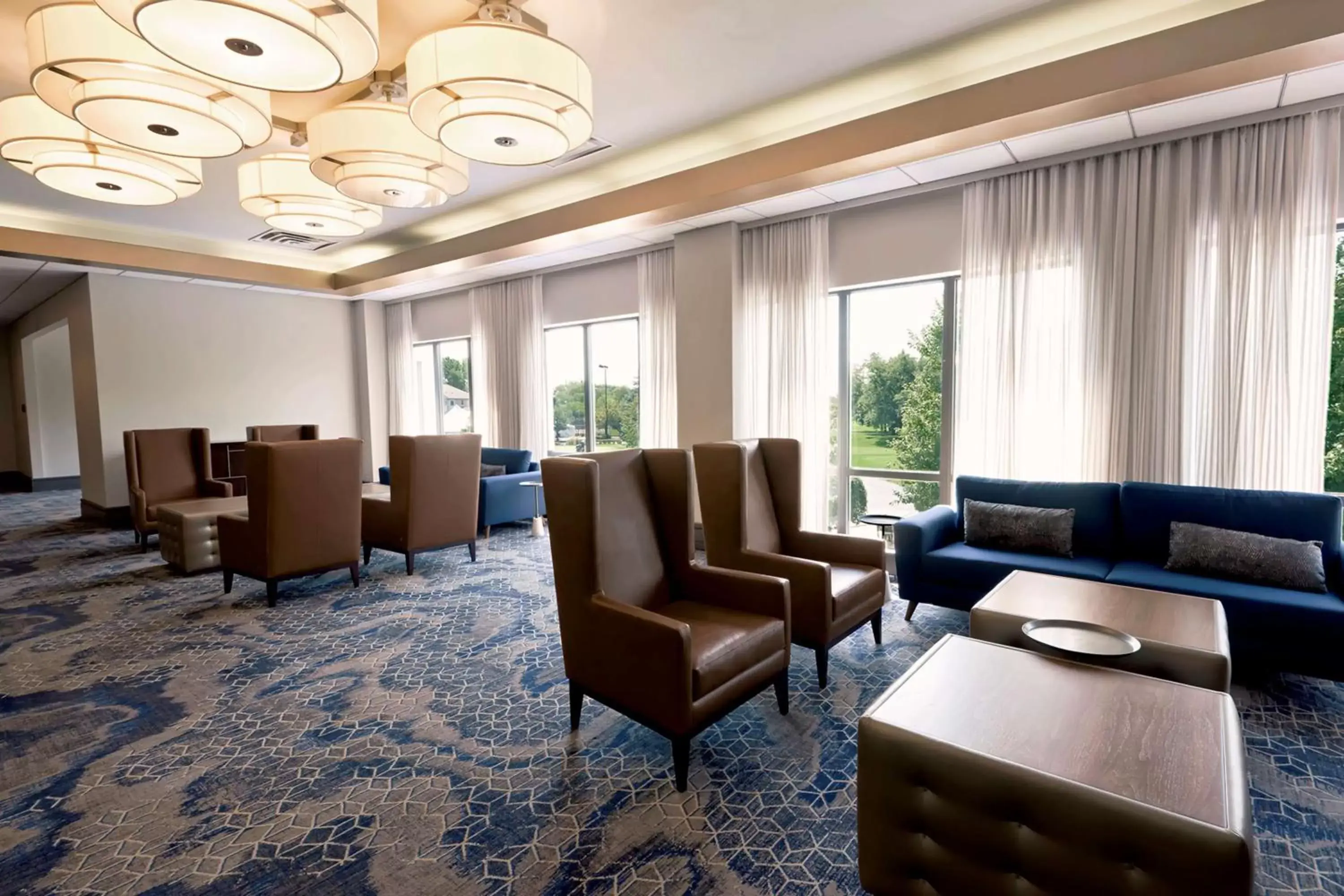 Dining area, Seating Area in Hilton Chicago Oak Brook Hills Resort & Conference Center