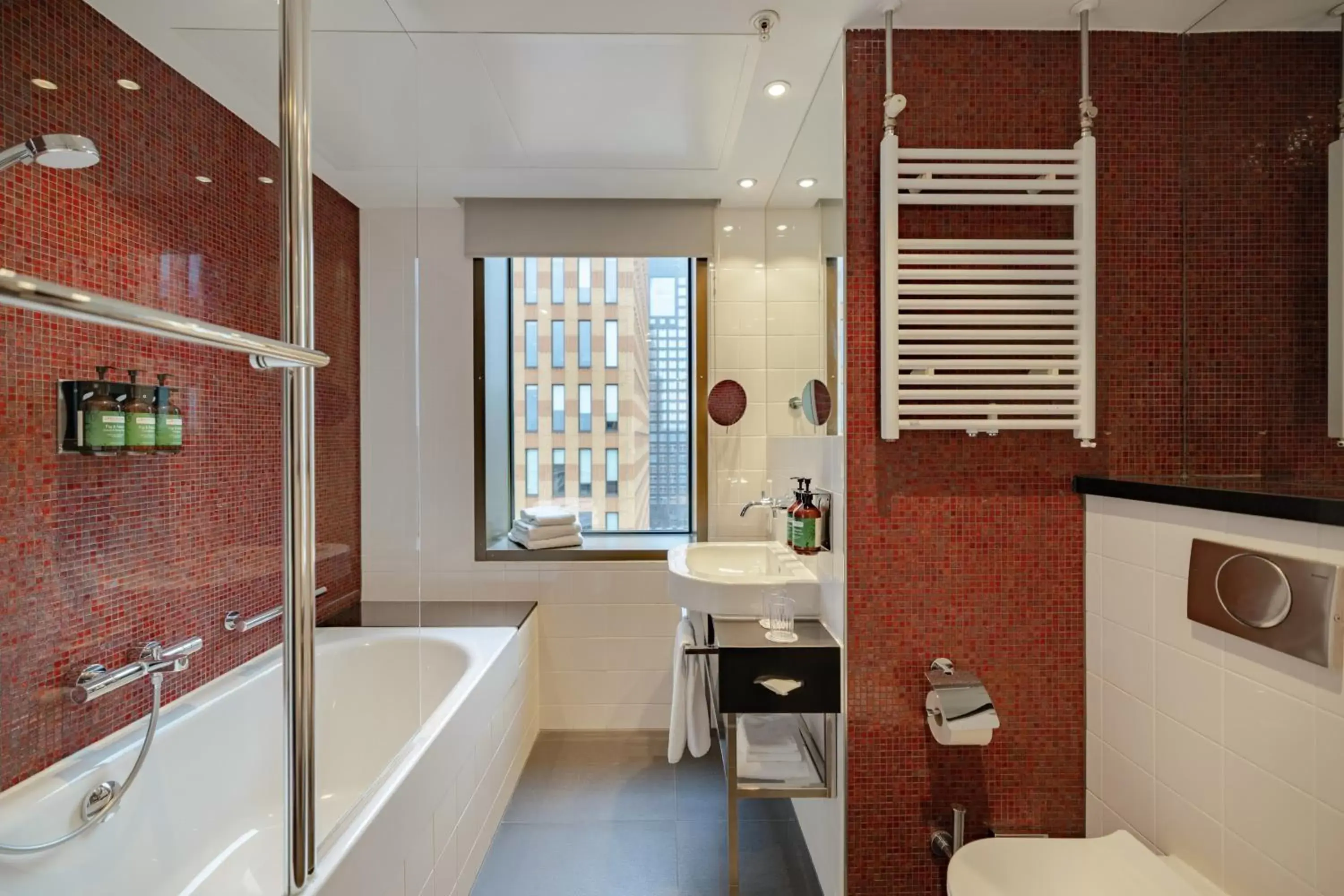 Photo of the whole room, Bathroom in Crowne Plaza Amsterdam - South, an IHG Hotel