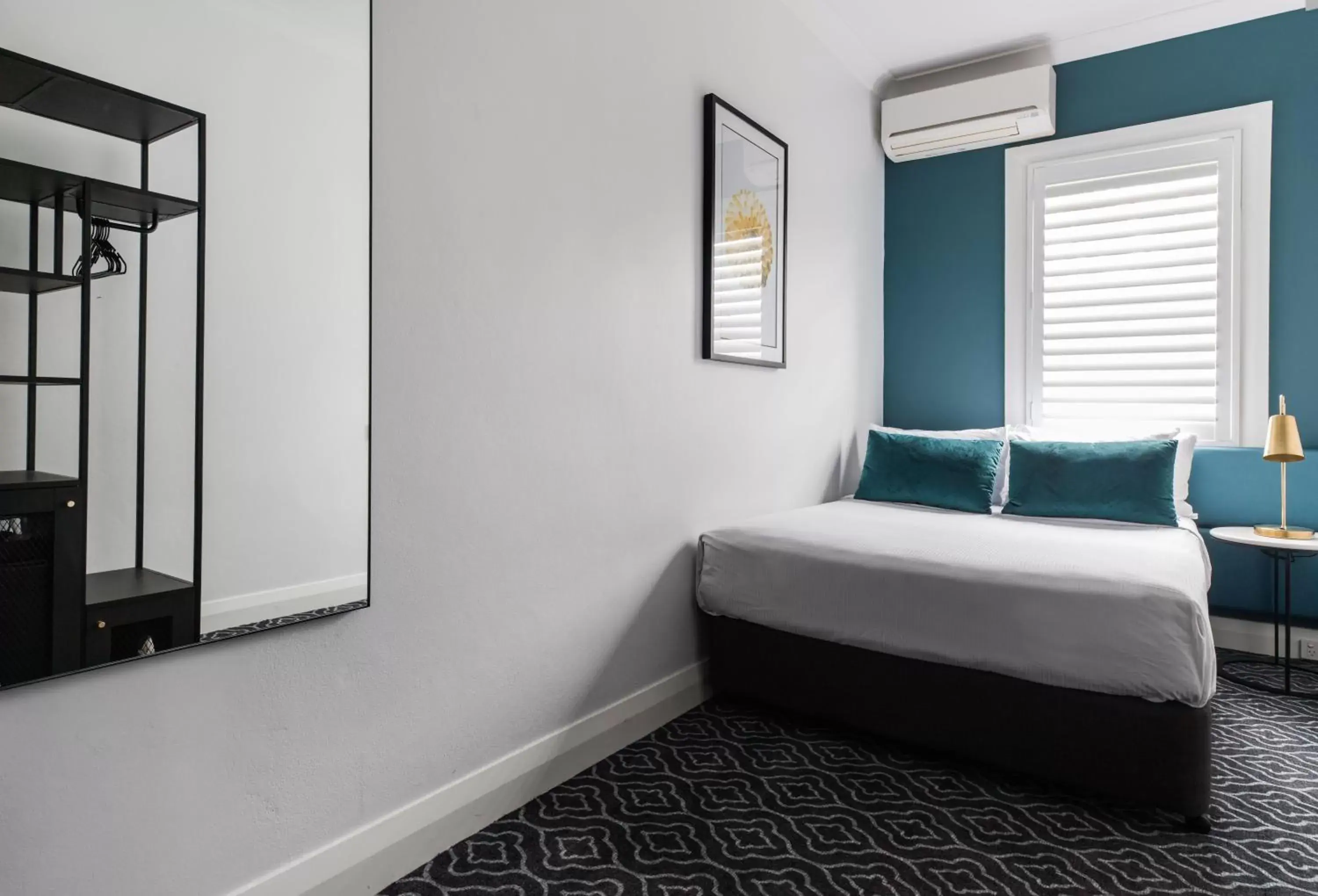 Photo of the whole room, Bed in Avoca Randwick by Sydney Lodges