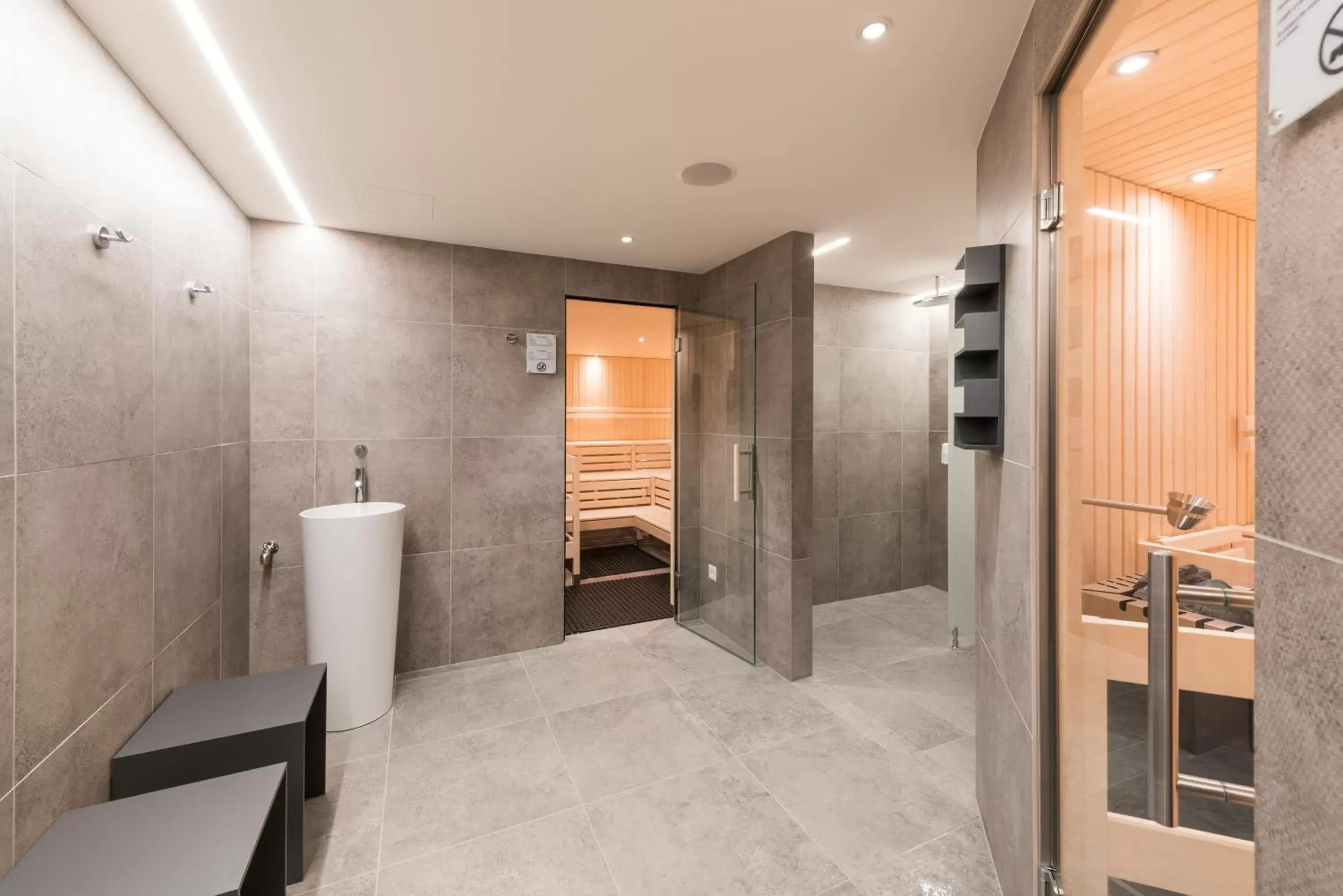 Sauna, Bathroom in Berghotel Randolins