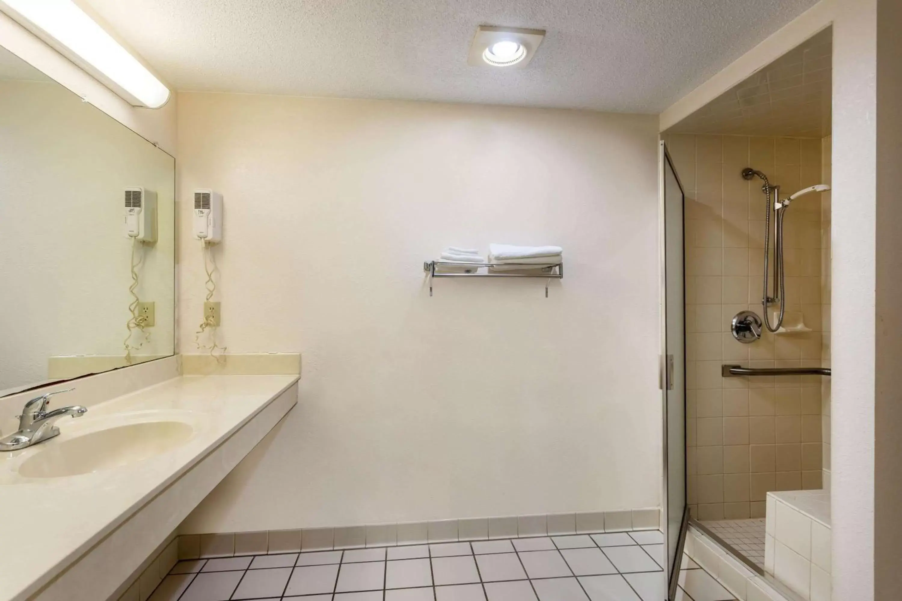 Shower, Bathroom in Super 8 by Wyndham Marysville/Port Huron Area