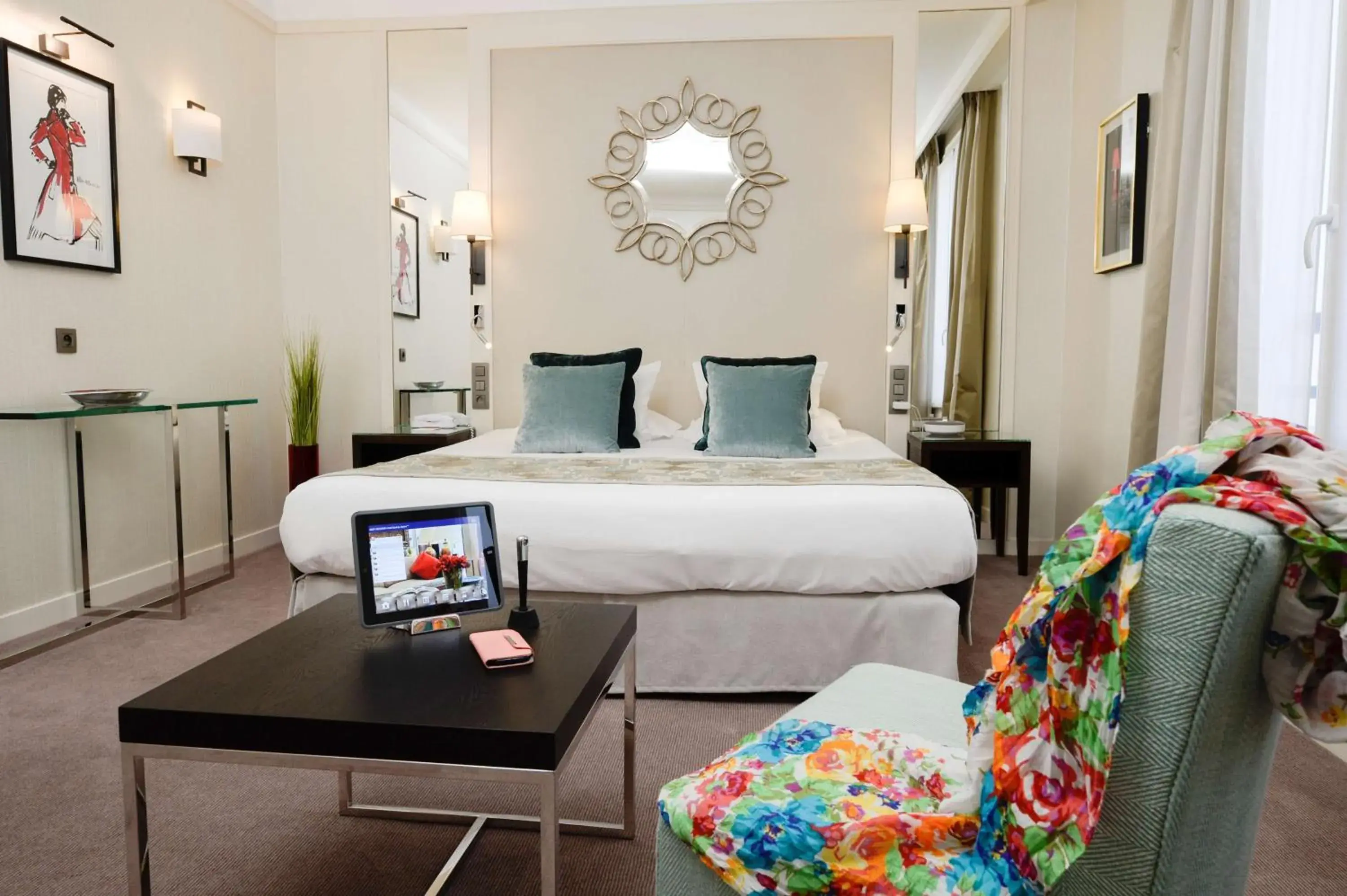 Decorative detail, Bed in Best Western Plus Hotel Sydney Opera