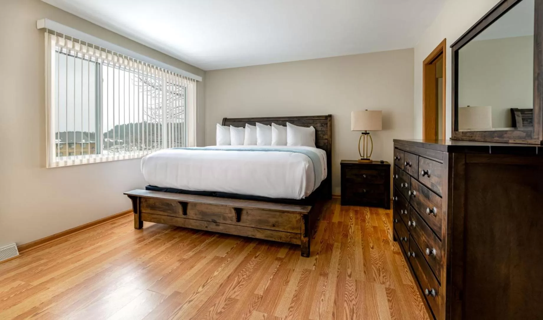 Bedroom, Bed in The VUE Boutique Hotel & Boathouse