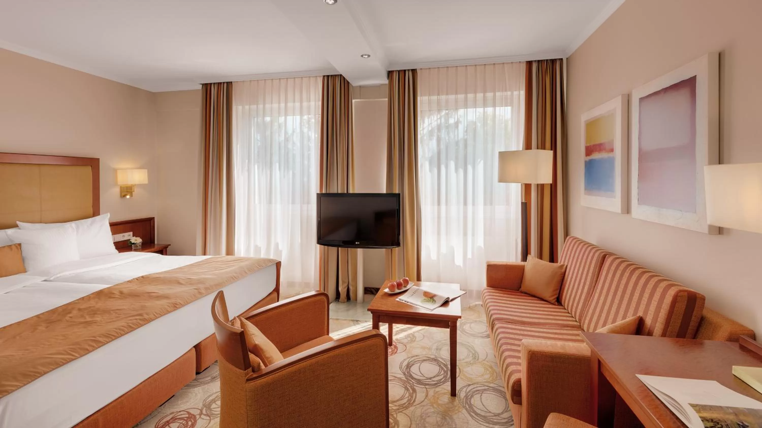 Photo of the whole room, Bed in Hotel Oranien Wiesbaden