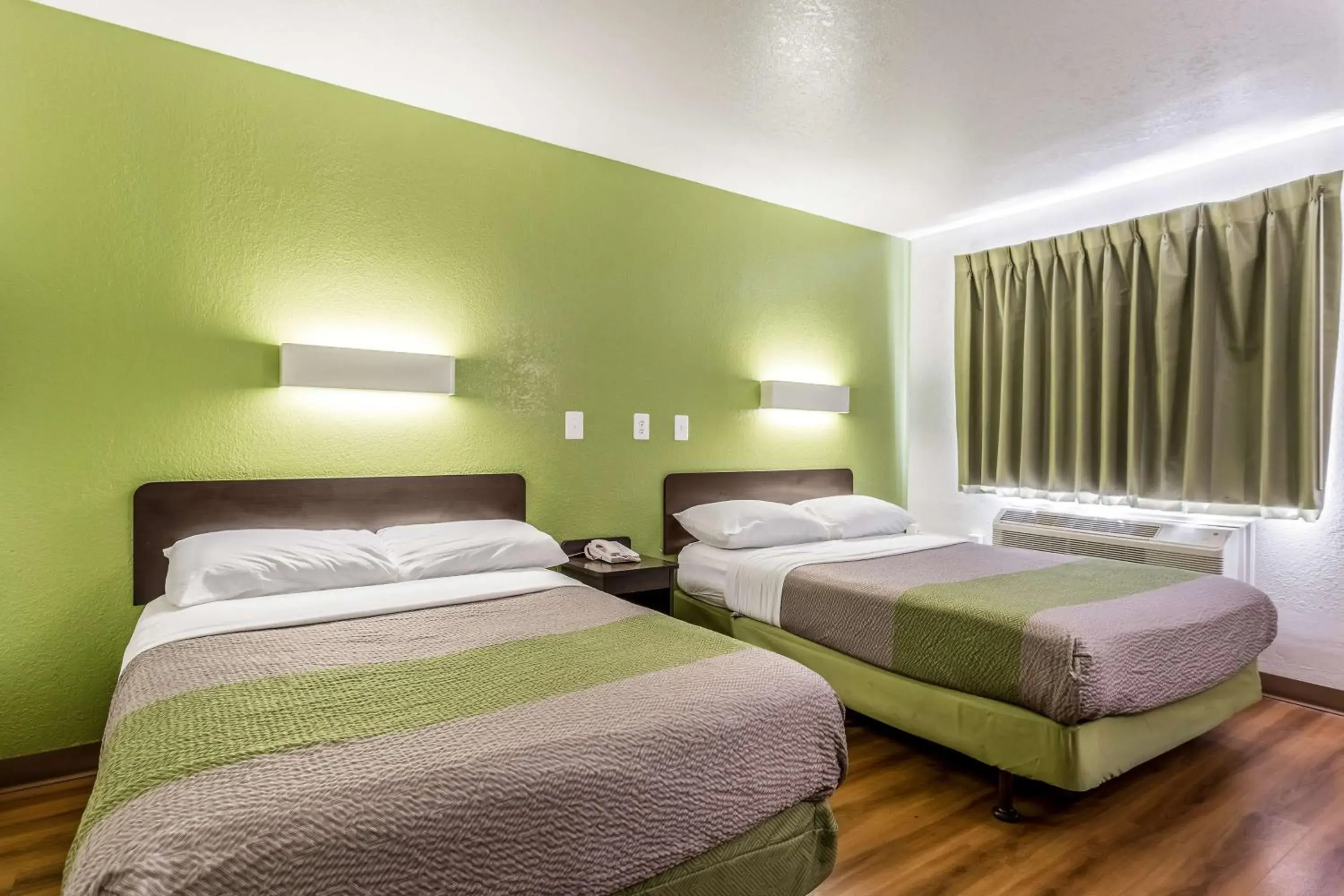 TV and multimedia, Bed in Motel 6-El Paso, TX - East TV and multimedia, Bed in Motel 6-El Paso, TX - East