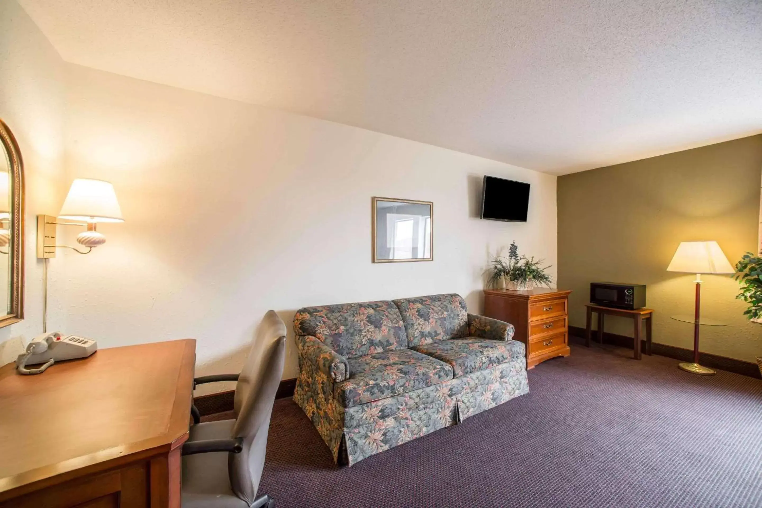 Photo of the whole room, Seating Area in Econo Lodge Marion