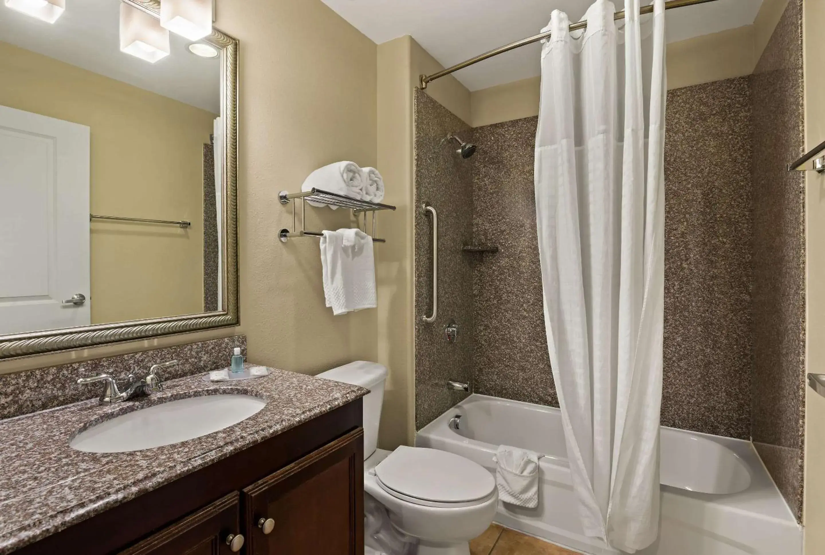 Bedroom, Bathroom in Mainstay Suites Houma
