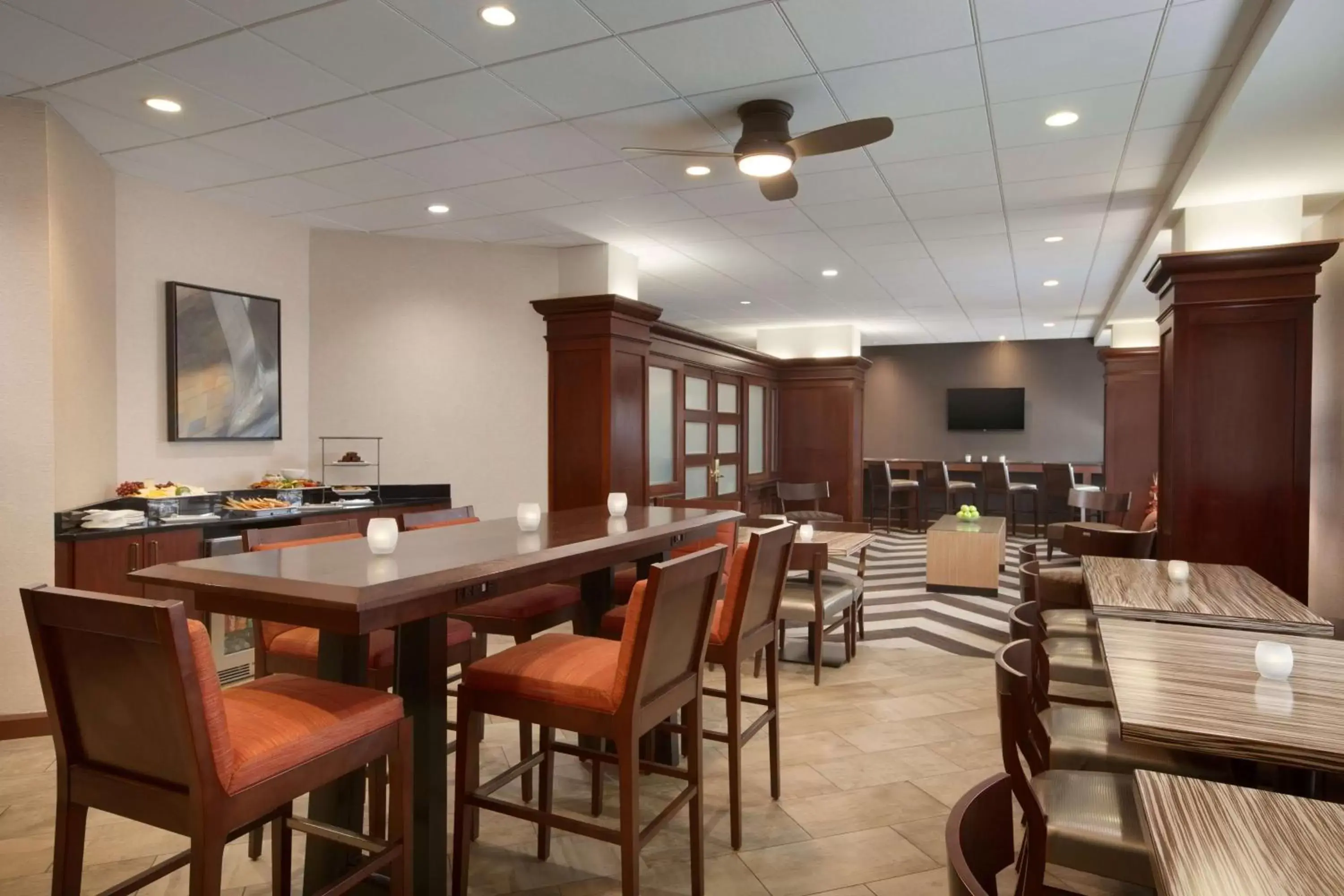 Property building, Restaurant/Places to Eat in Hilton Arlington