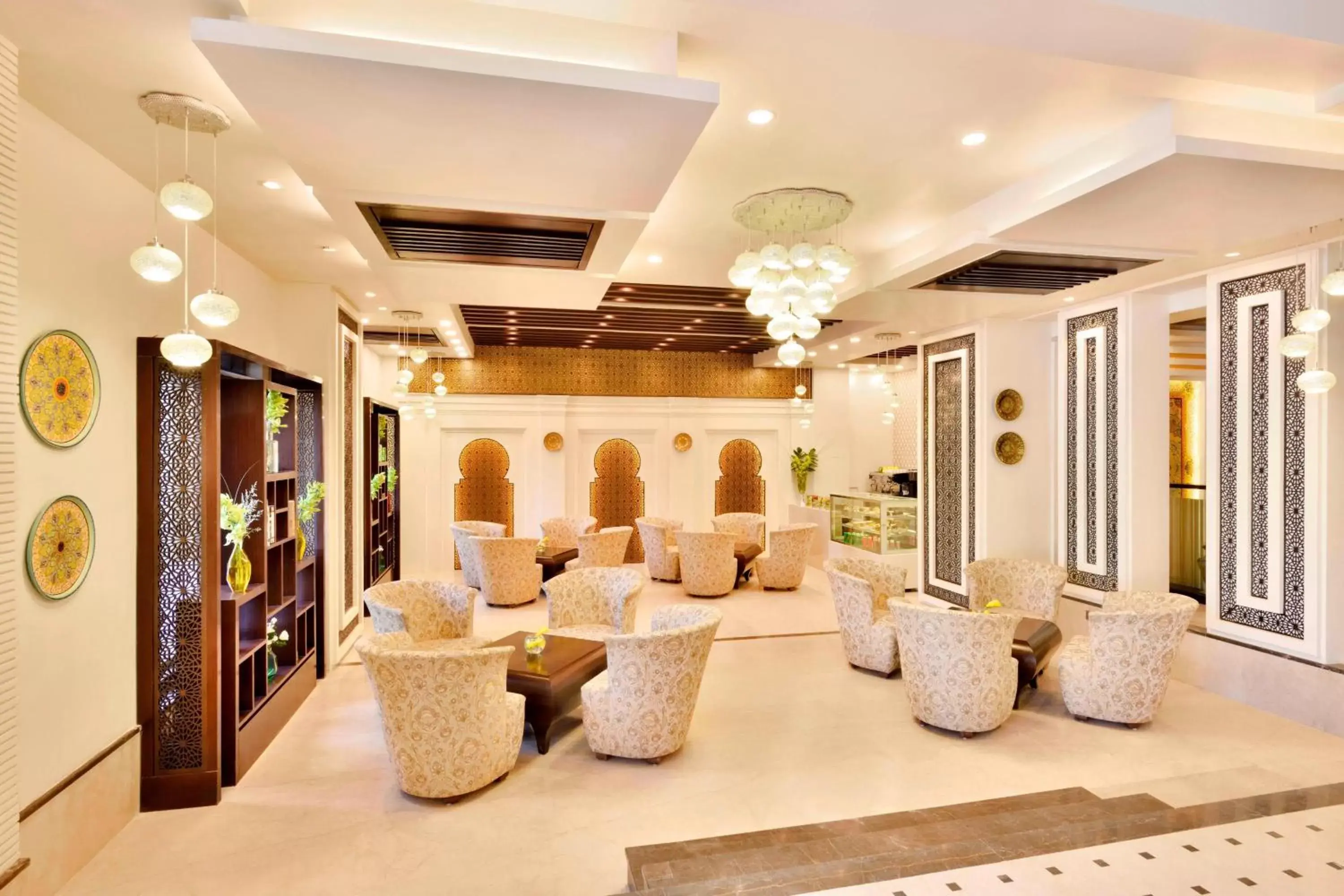 Lounge or bar, Lobby/Reception in Four Points by Sheraton Srinagar