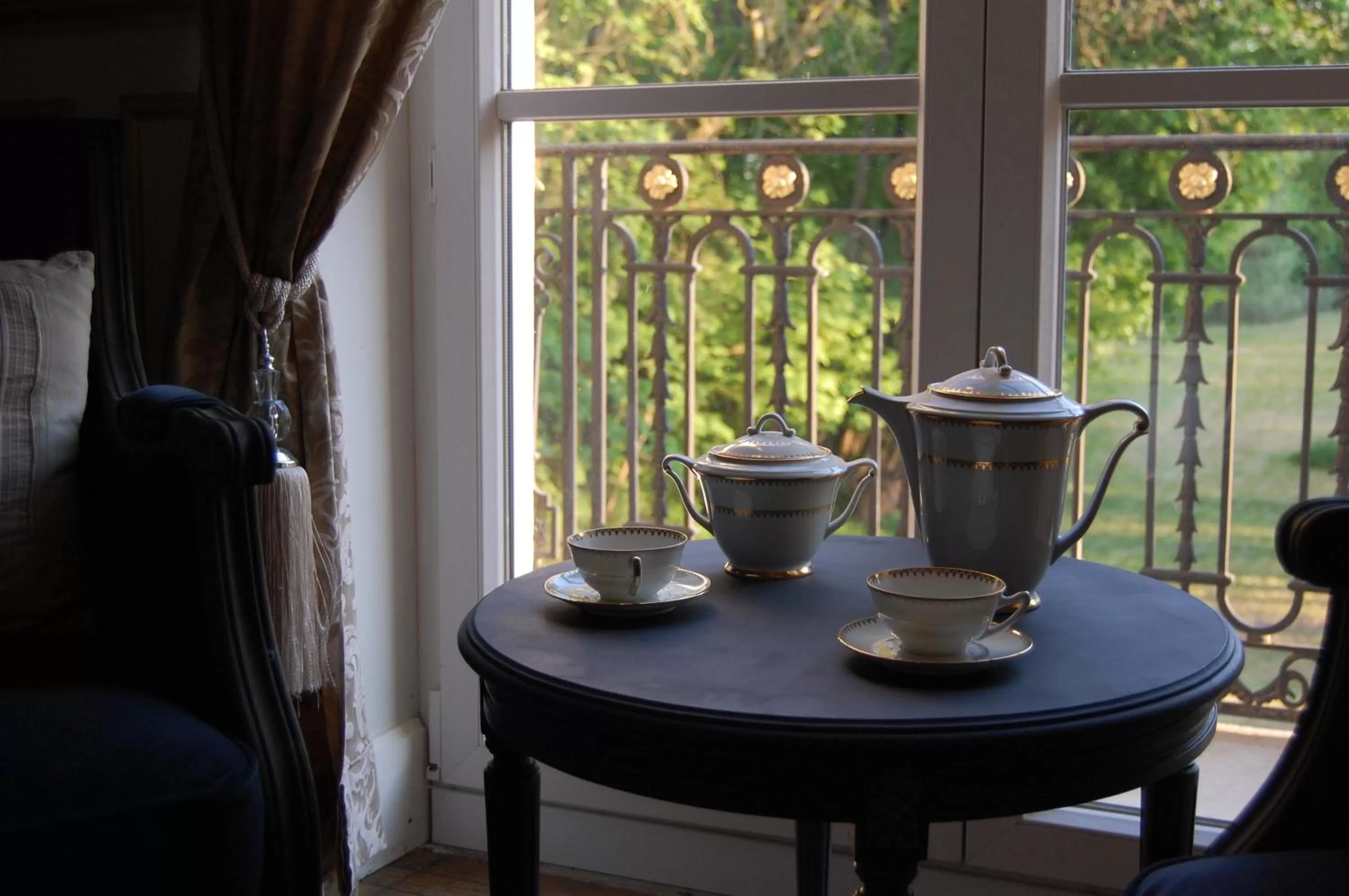 Coffee/tea facilities in Château de Corcelle - Chambres et table d'hôtes
