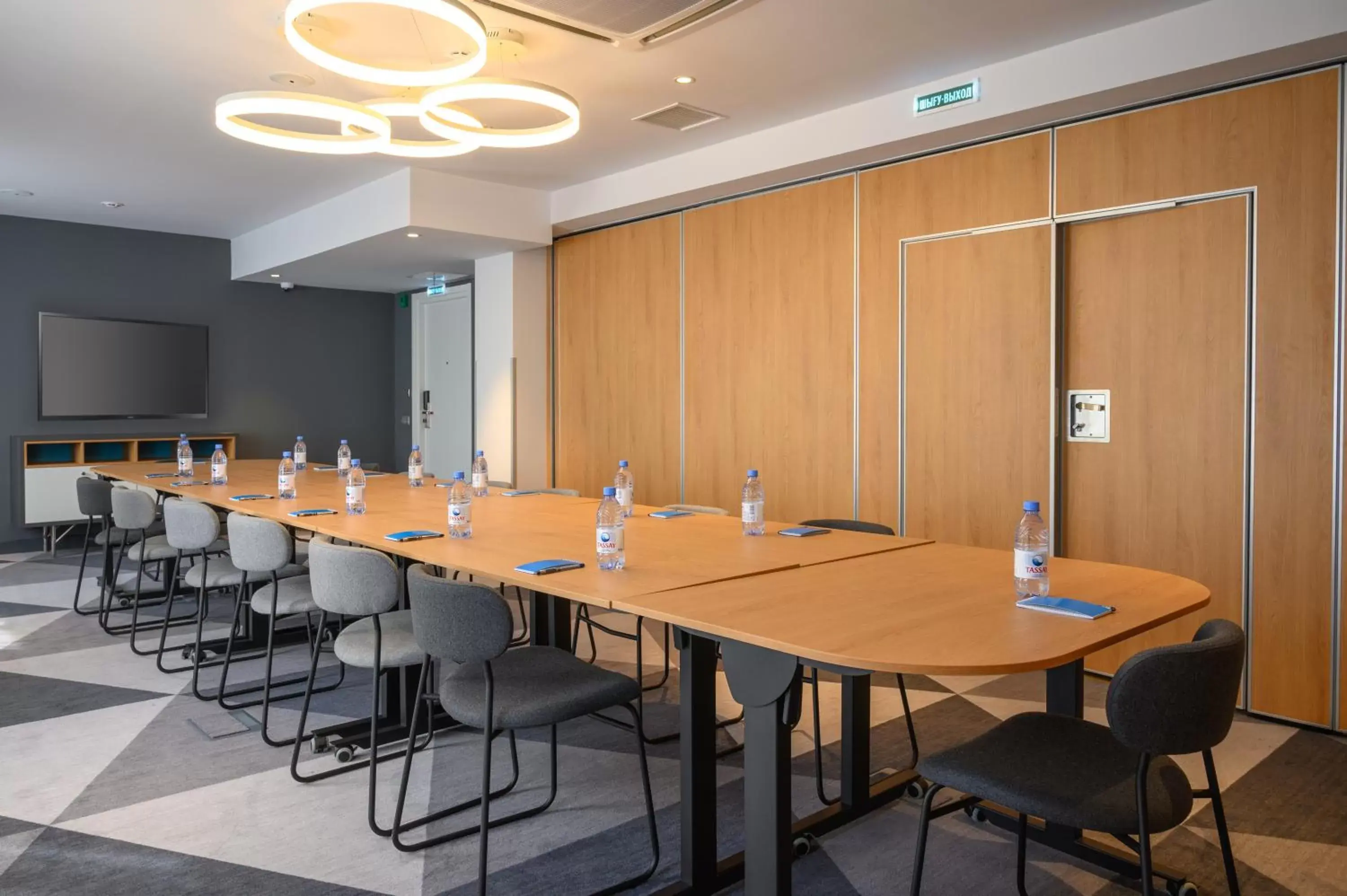 Meeting/conference room in Holiday Inn Express - Almaty, an IHG Hotel