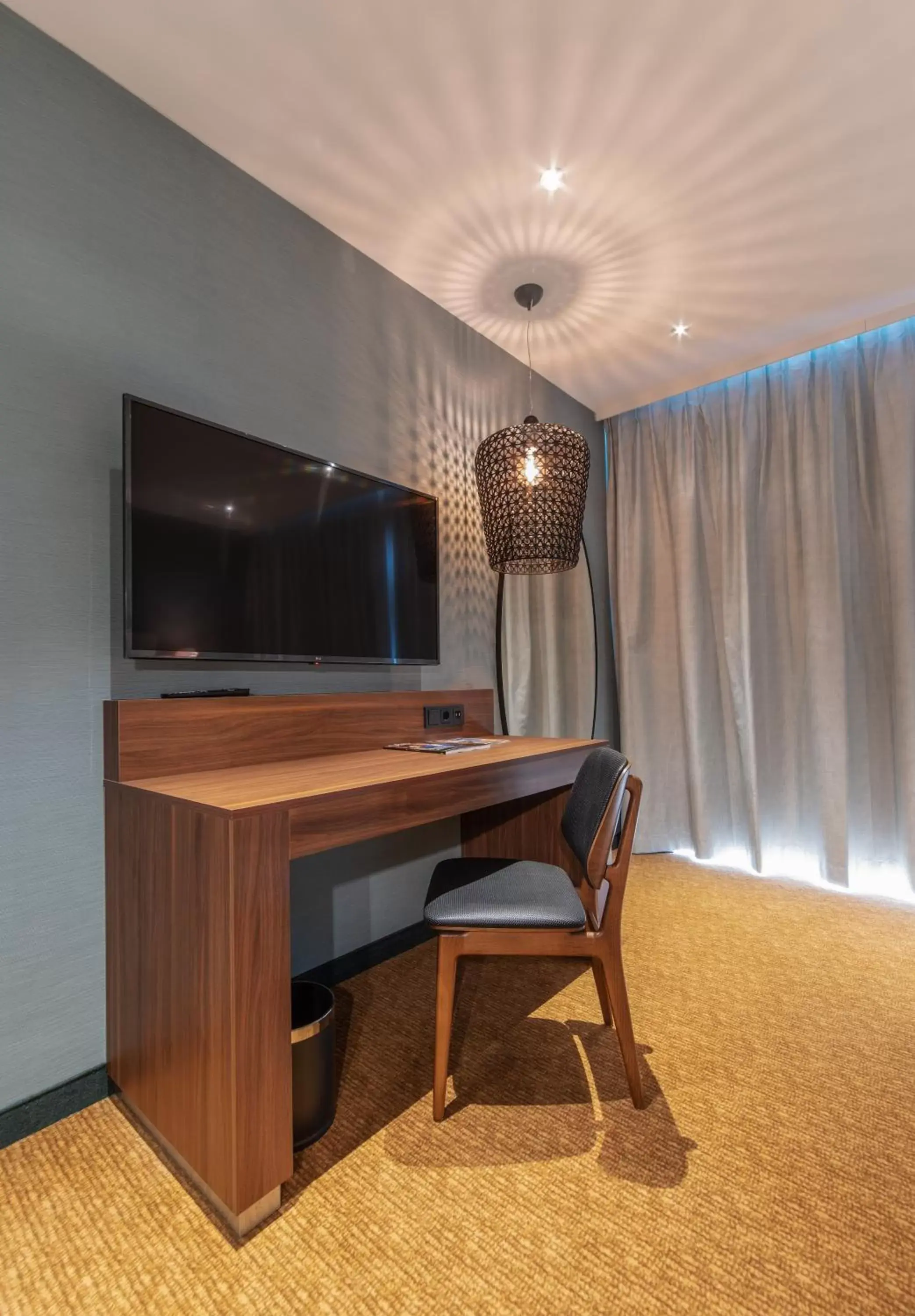 TV and multimedia, TV/Entertainment Center in Van der Valk Hotel A4 Schiphol