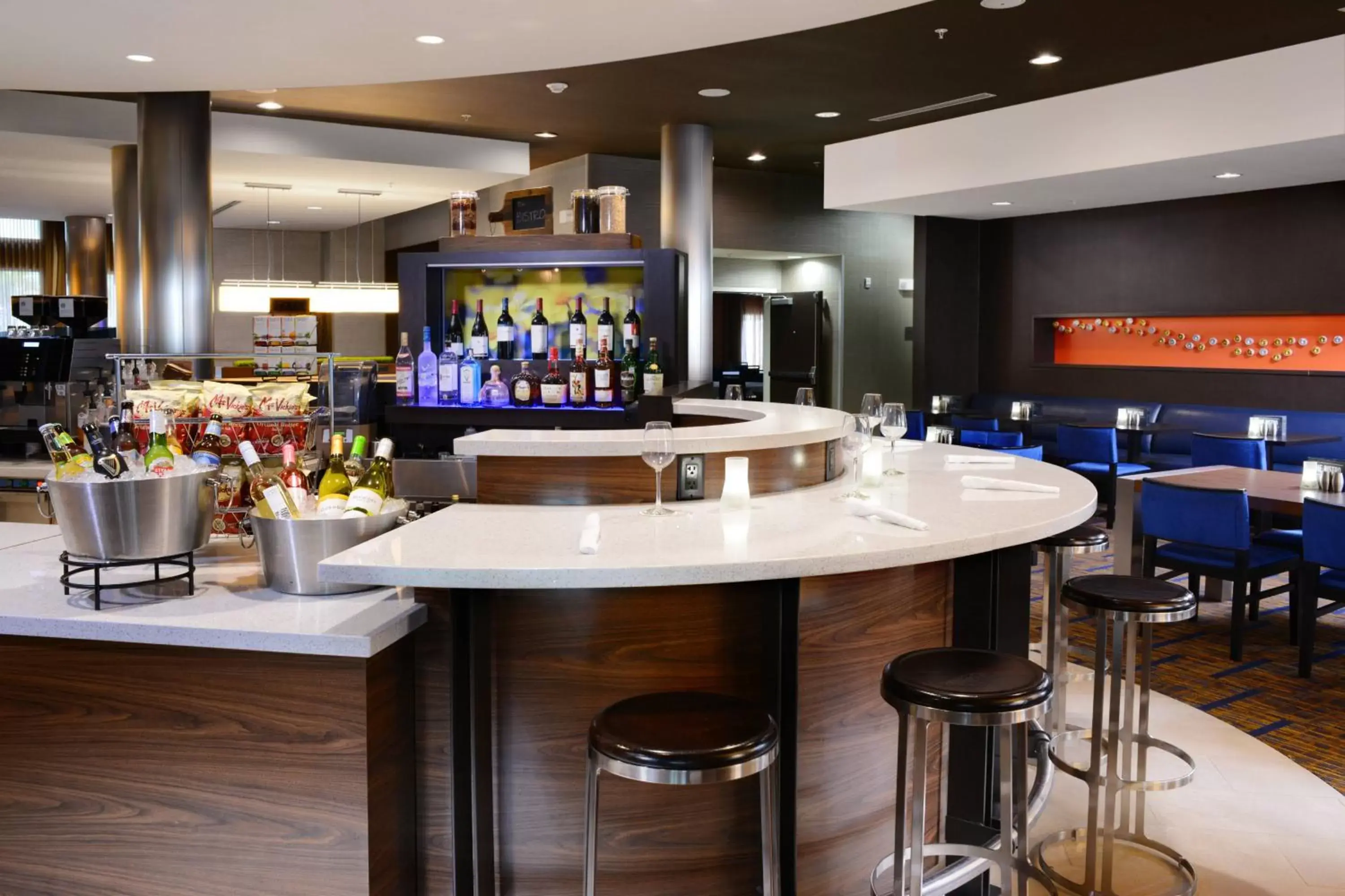 Restaurant/places to eat, Lounge/Bar in Courtyard by Marriott Galveston Island