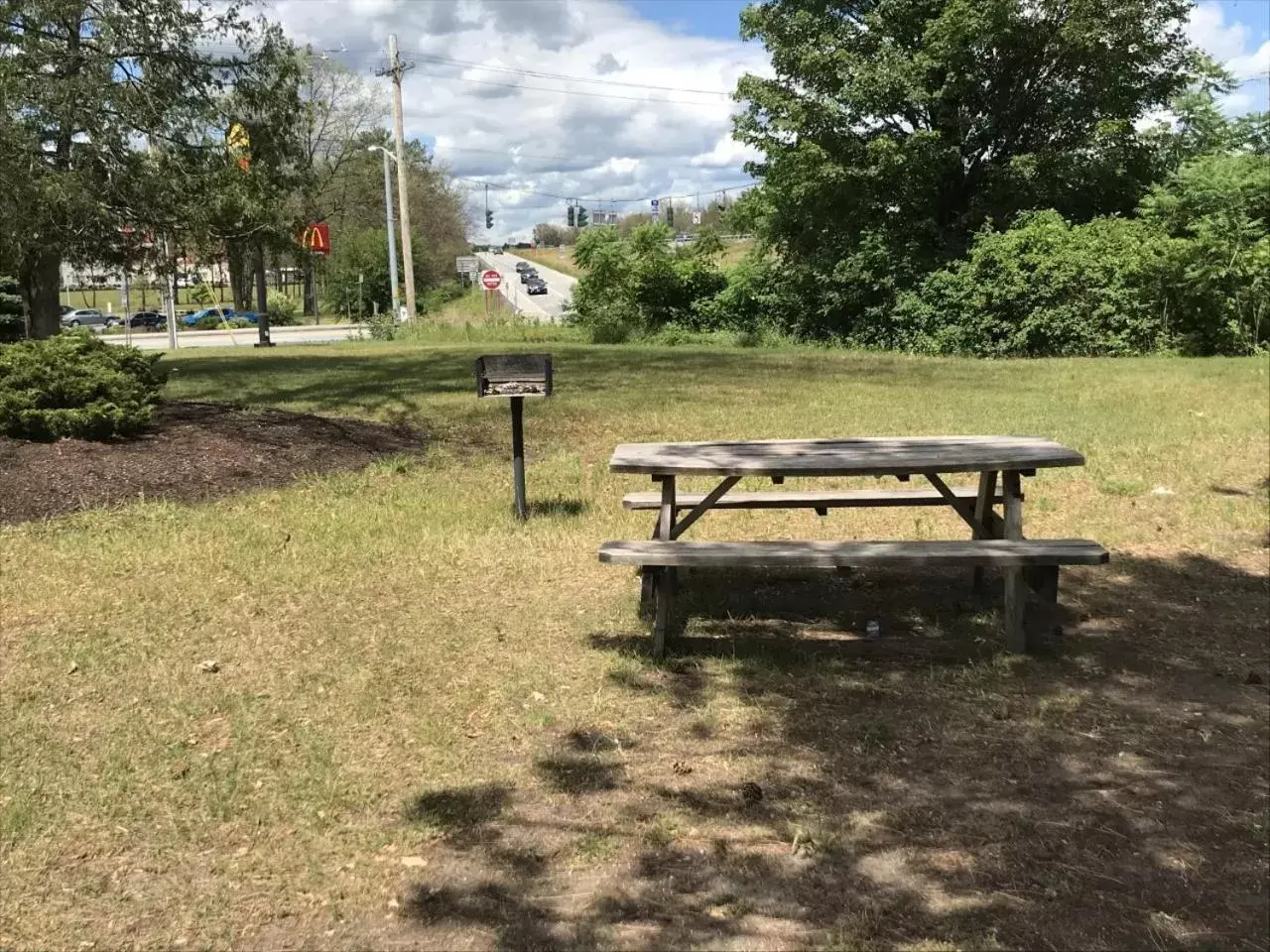 BBQ facilities, Garden in Super 8 by Wyndham Queensbury Glens Falls