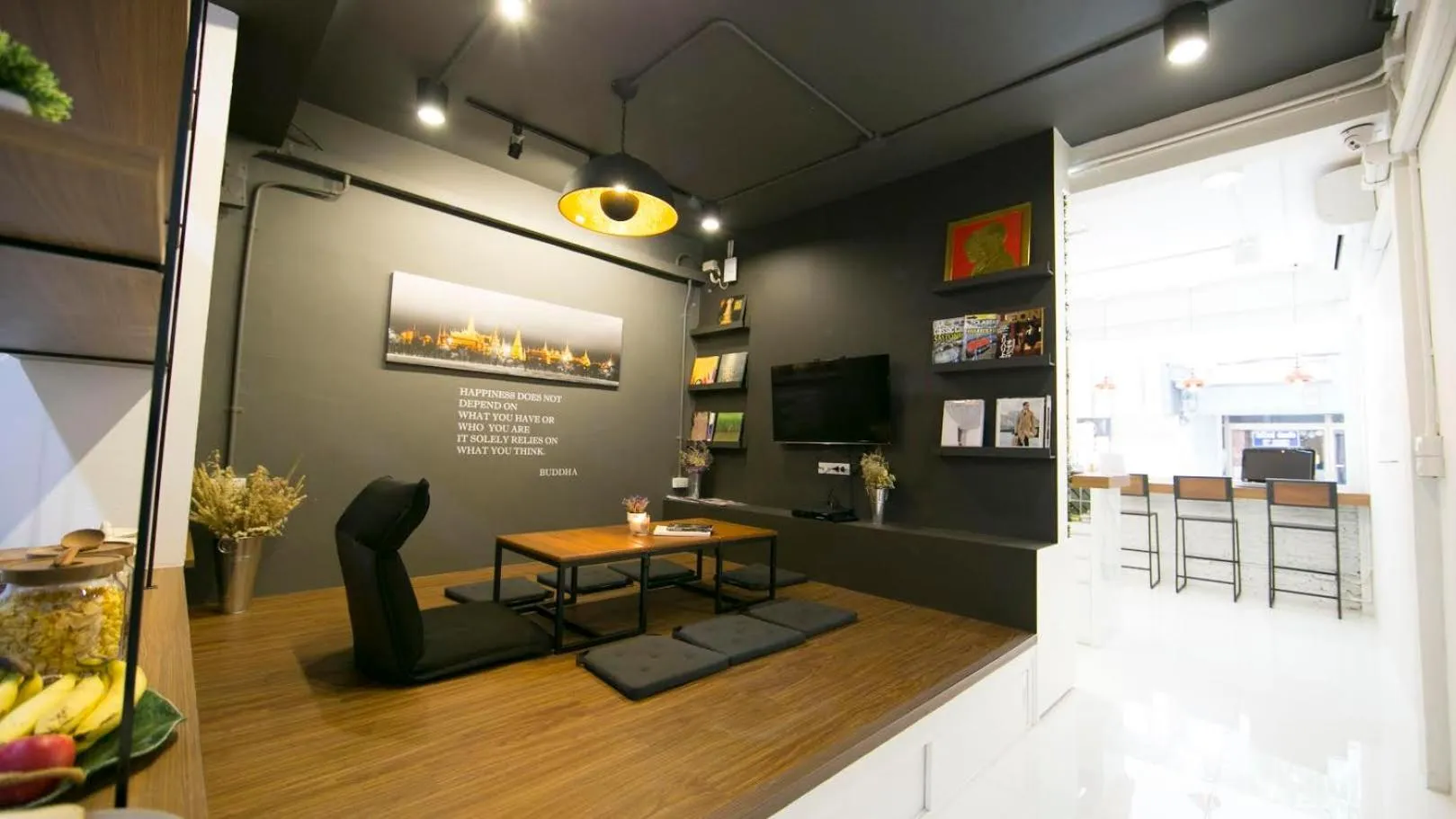 Communal lounge/ TV room in Lamurr Sukhumvit 41
