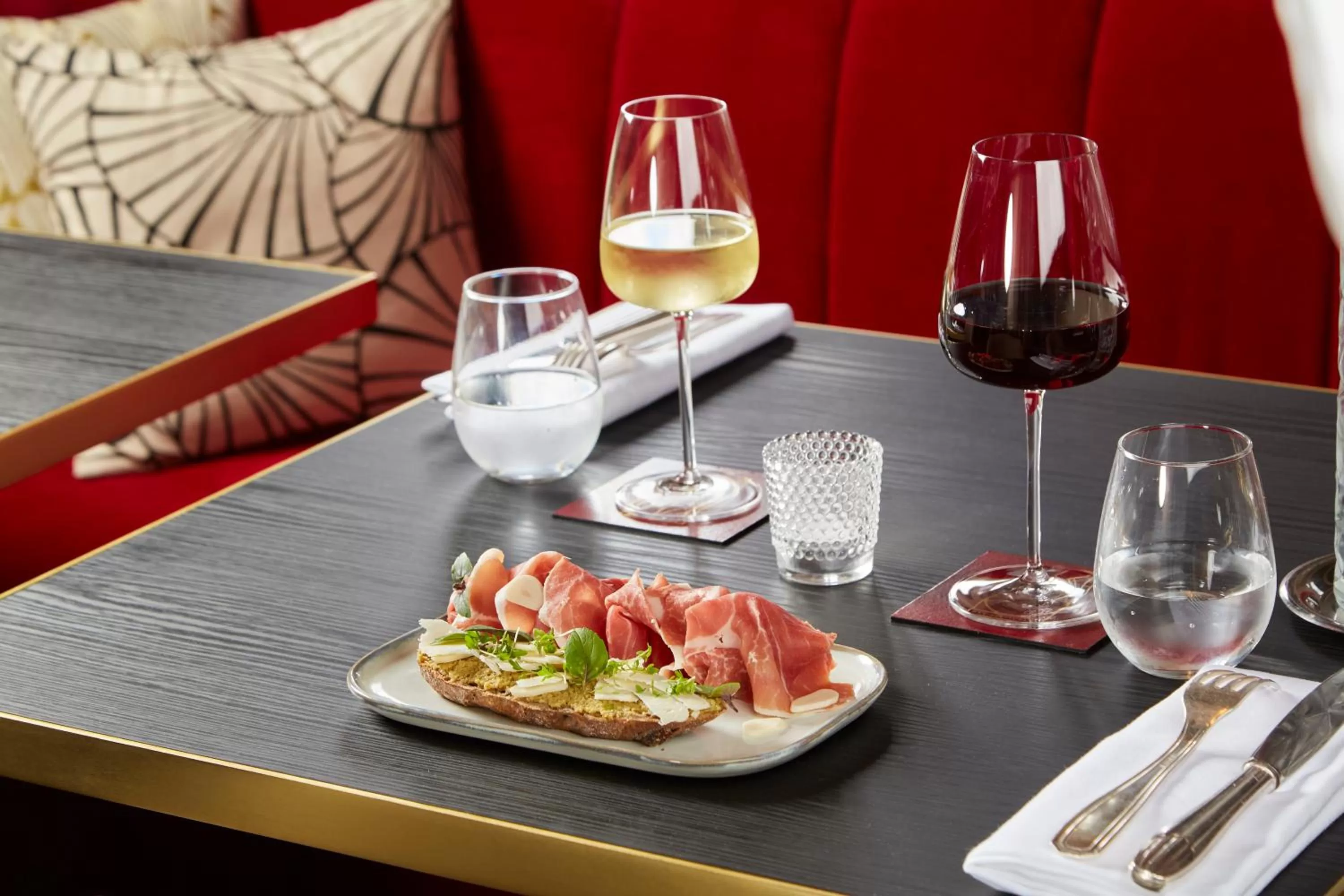 Food in Maison Rouge Strasbourg Hotel & Spa, Autograph Collection